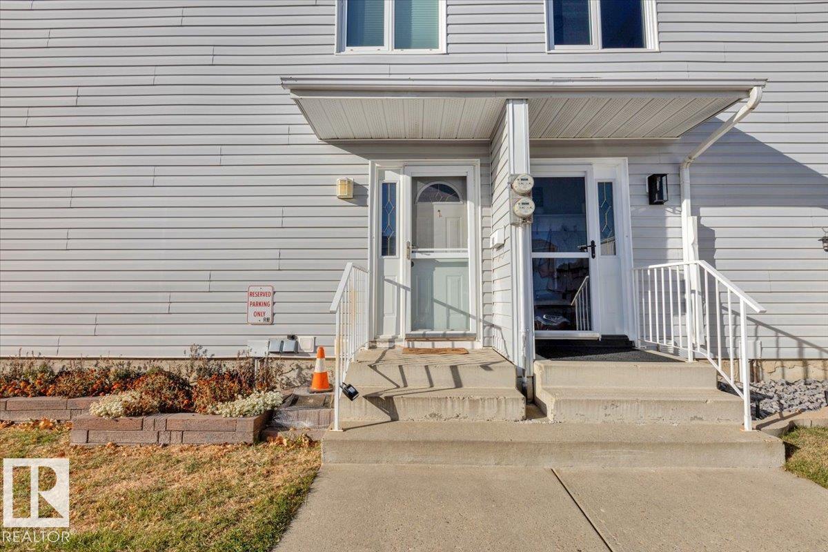 48 Amberly Co Ct NW, Edmonton, AB T5A 2H9
