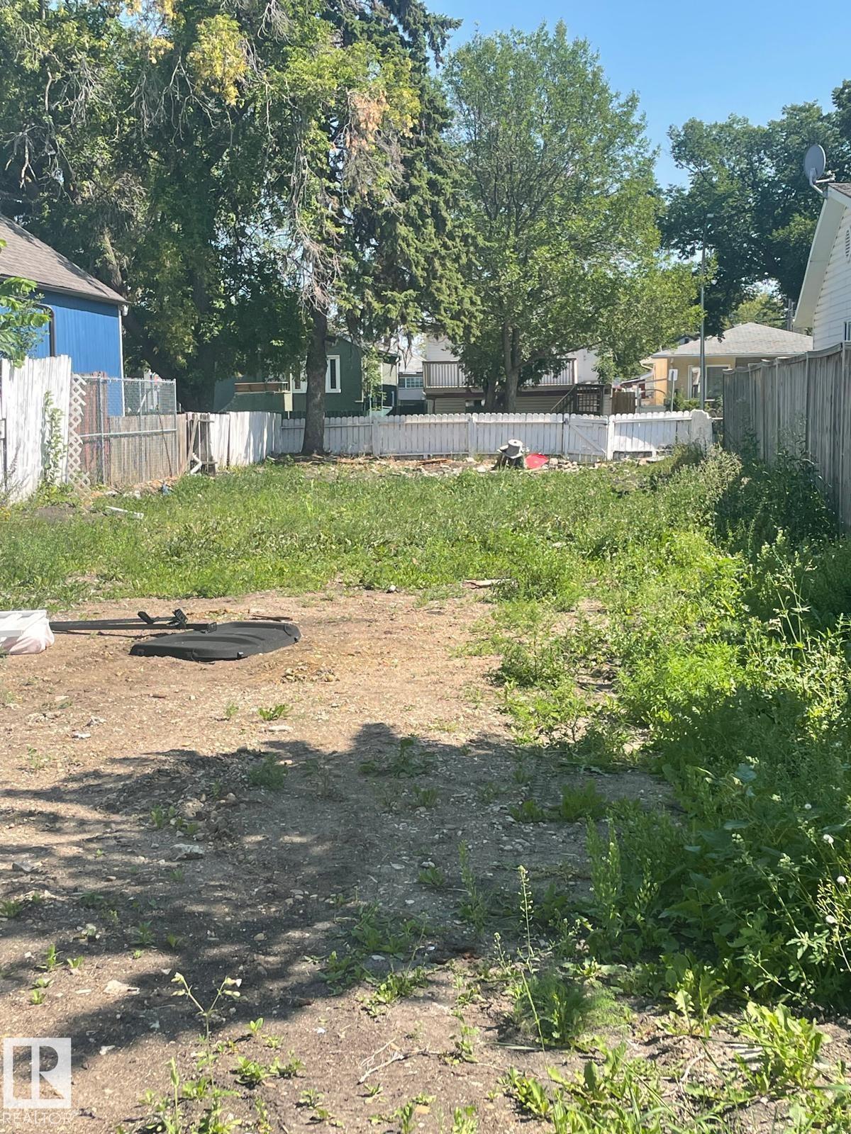 77 St Nw Unit 11944 St, Edmonton, AB T5B 2G4
