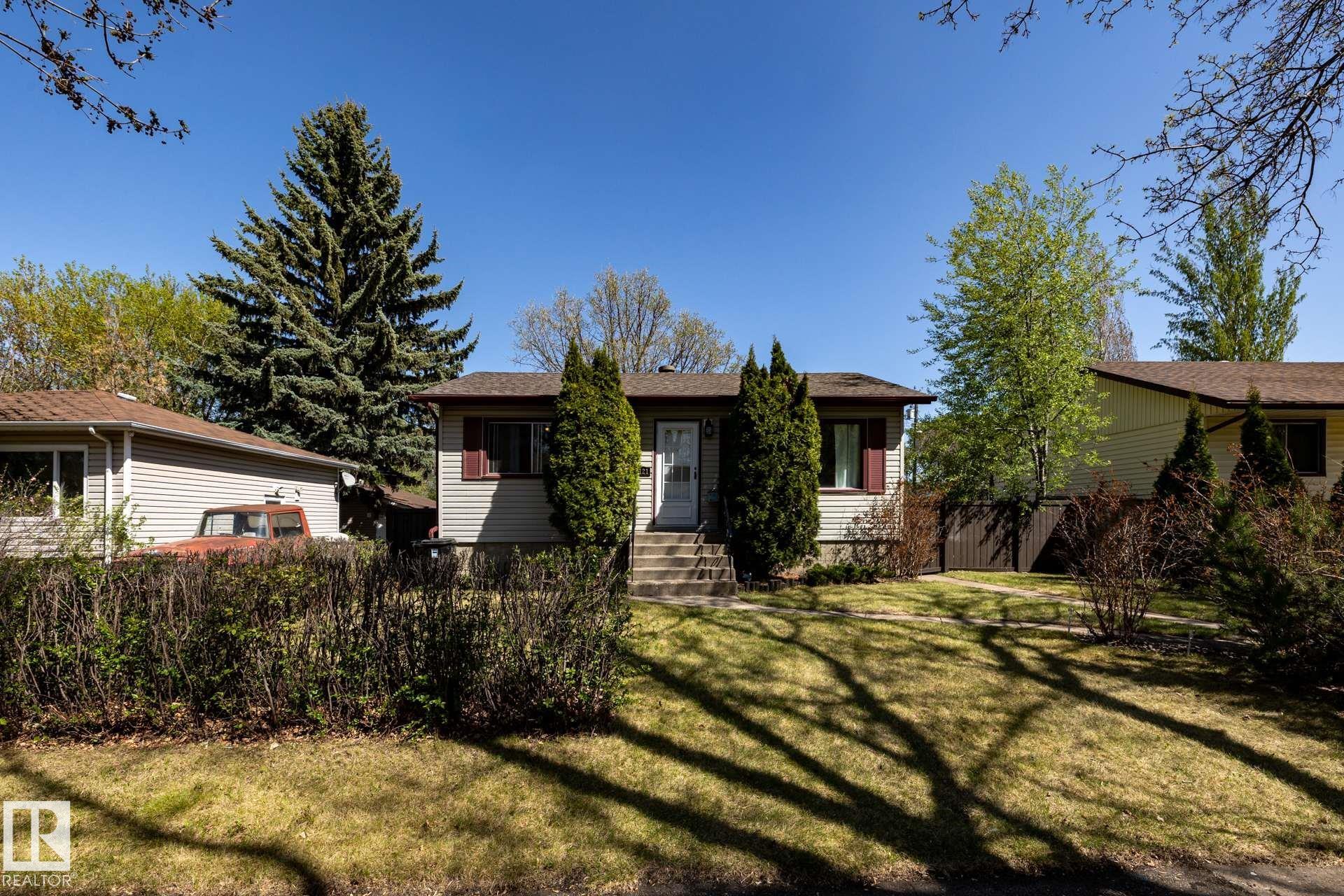 39 St Nw Unit 12121 St, Edmonton, AB T5W 2J9