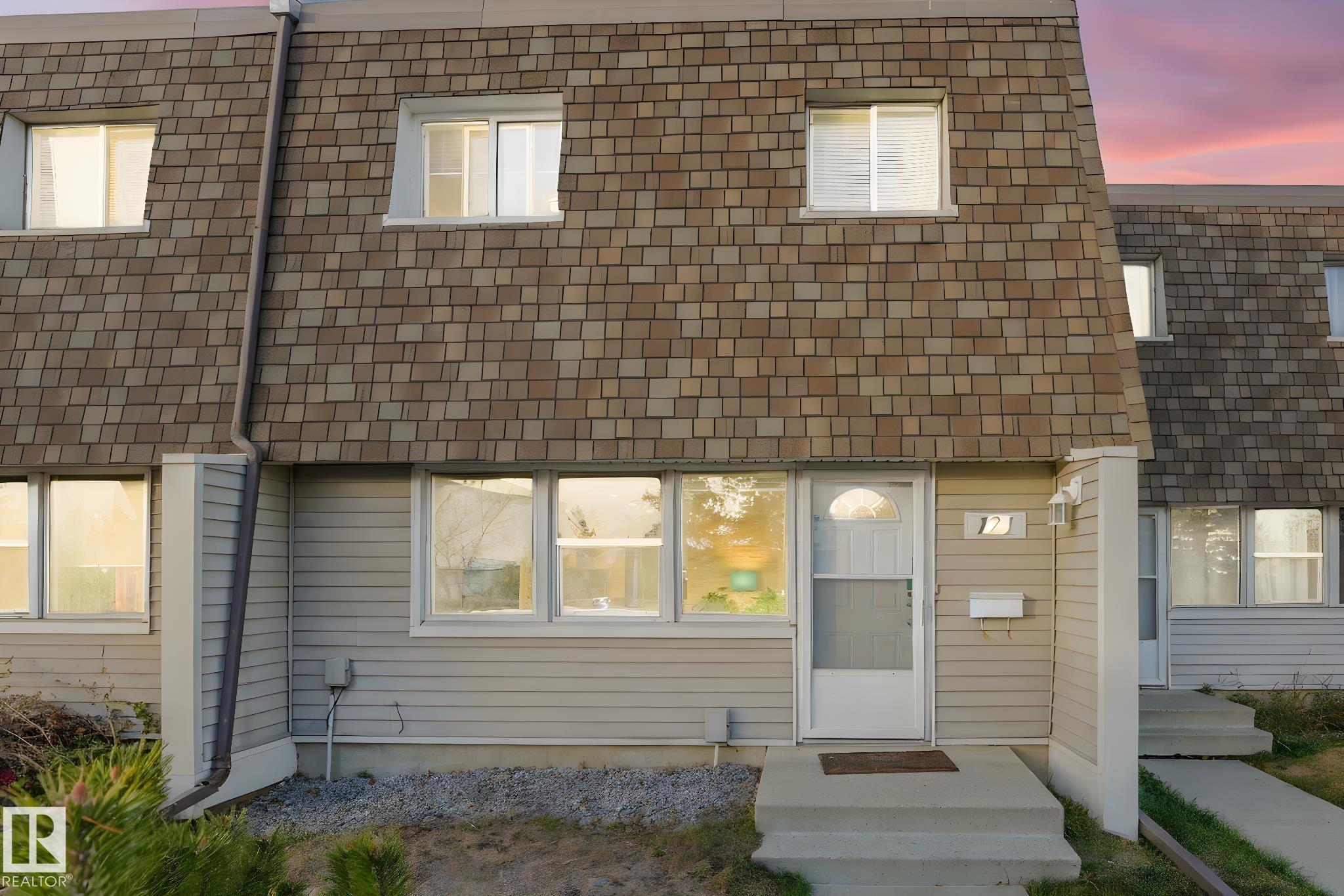 121 Village On The Green Gr NW, Edmonton, AB T5A 1H2