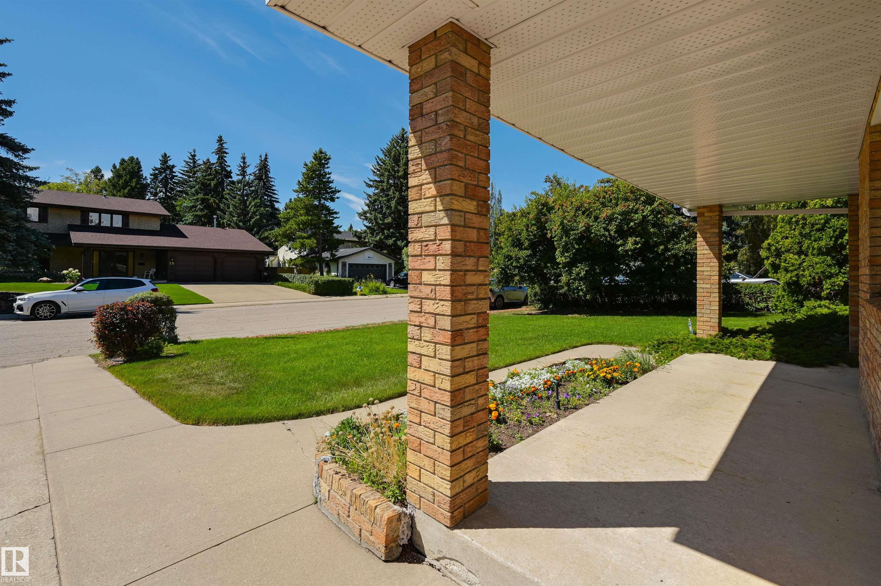 24 Quesnell Rd NW, Edmonton, AB T5R 5N2