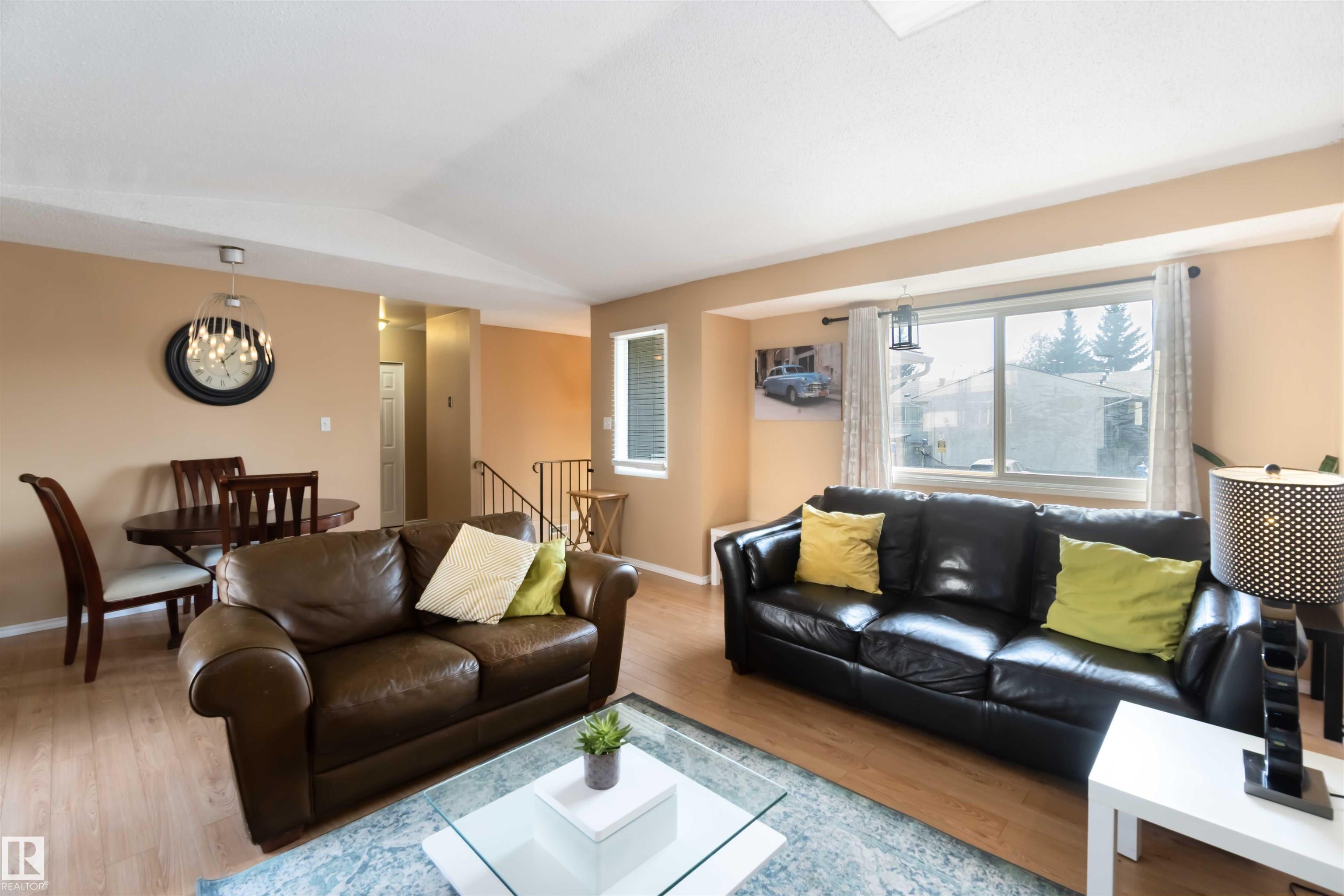546 Willow Ct NW, Edmonton, AB T5T 2K7