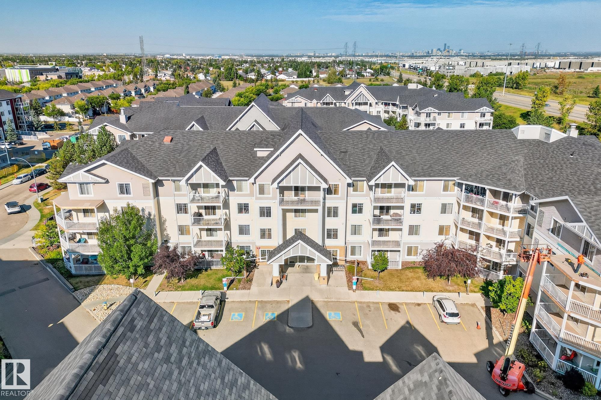 2208 44 Avenue Northwest #215, Edmonton, AB T6T 0G6