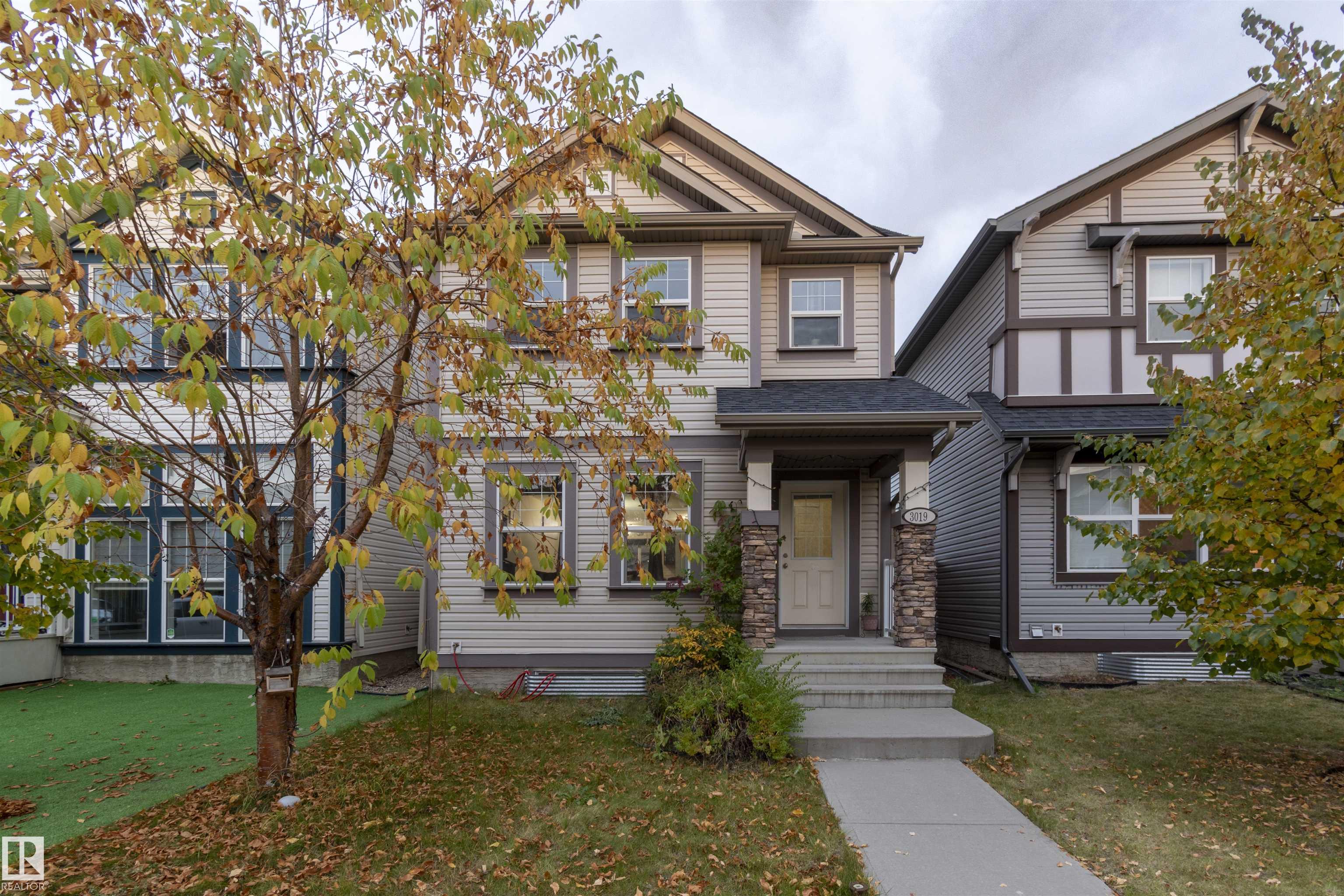 3019 Arthurs Cr Cres SW, Edmonton, AB T6W 2H9