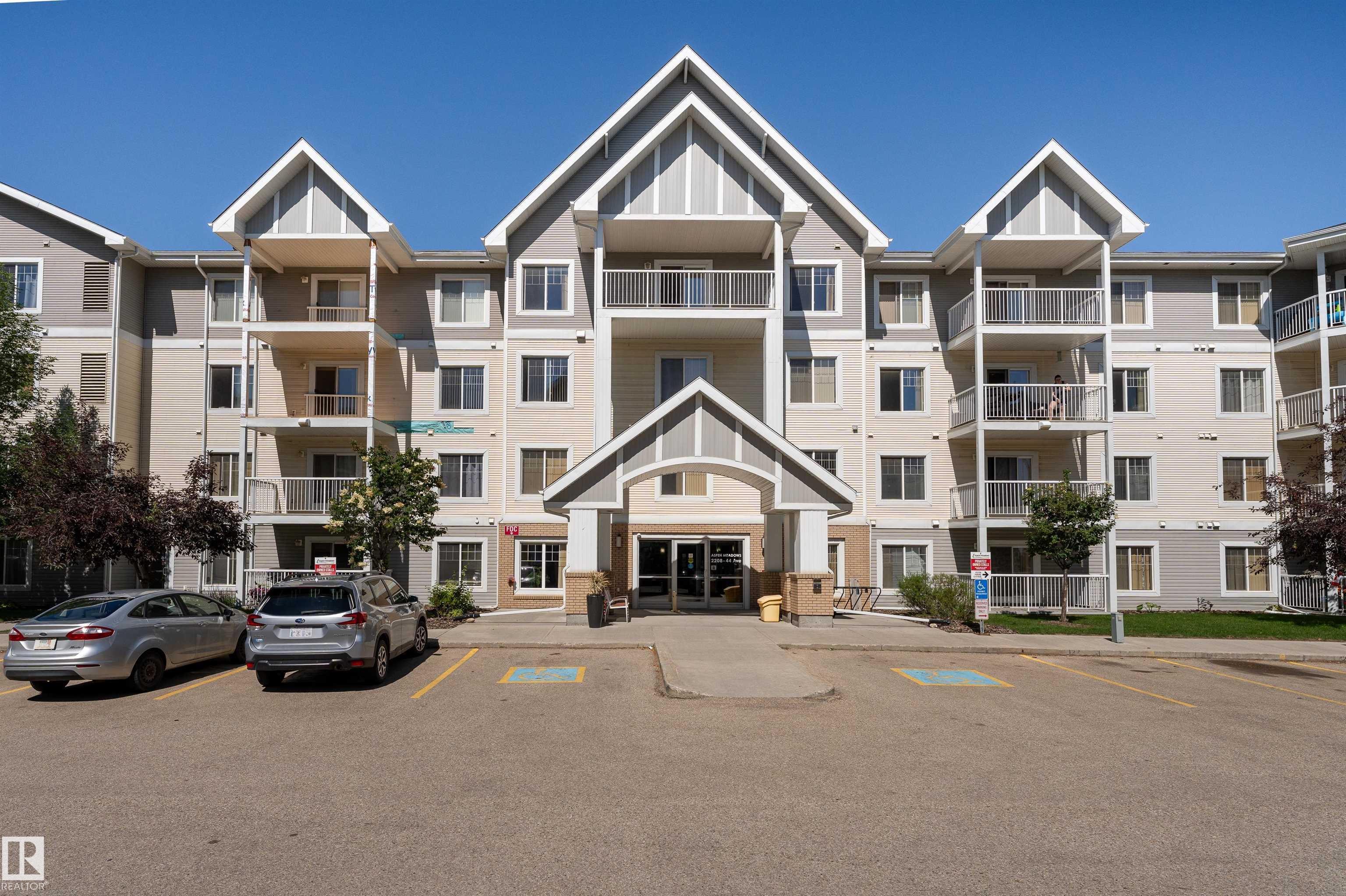 2208 44 Avenue Northwest #303, Edmonton, AB T6T 0G6