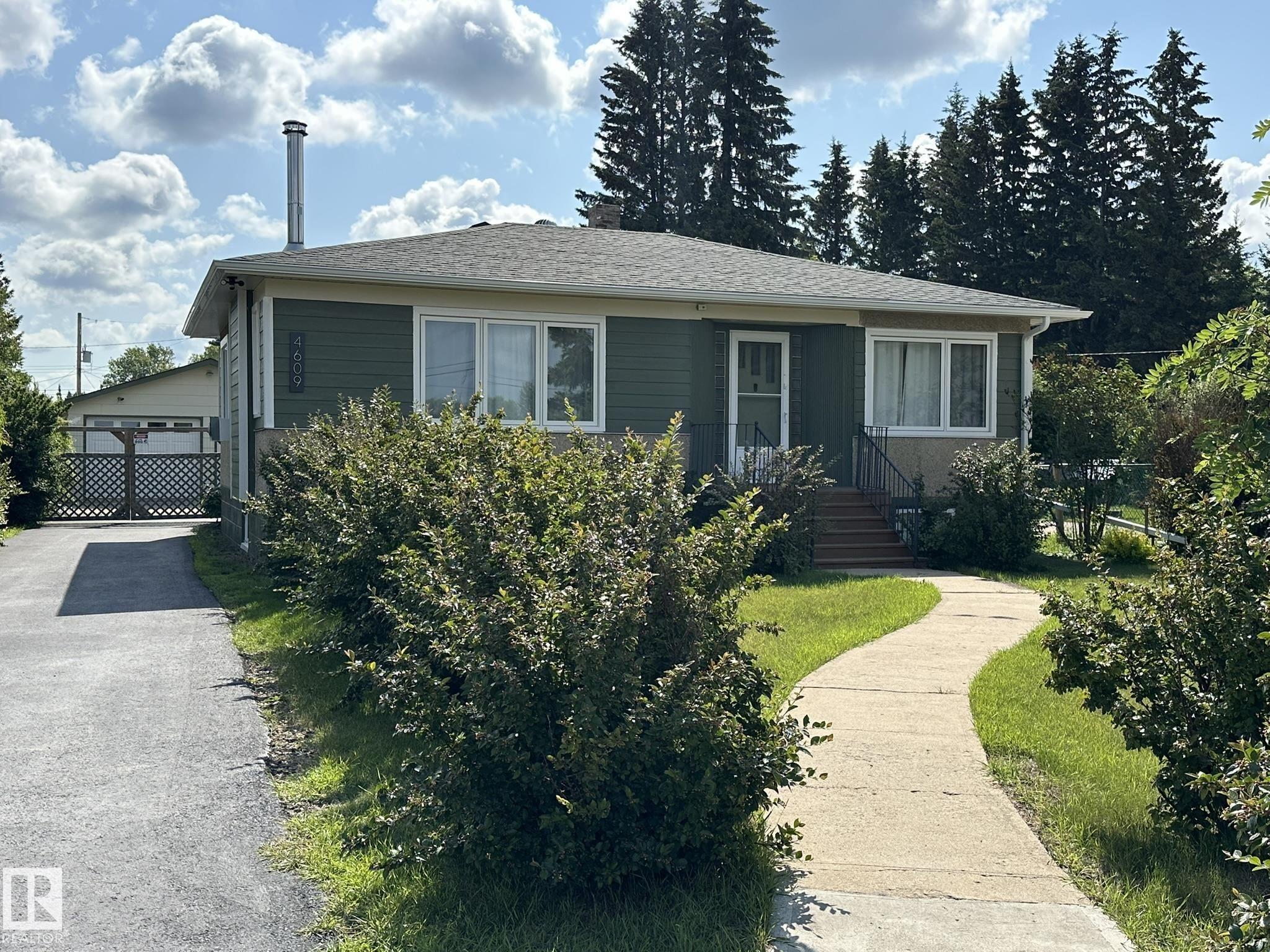 4609 E Railway Dr, Smoky Lake, AB T0A 3C0