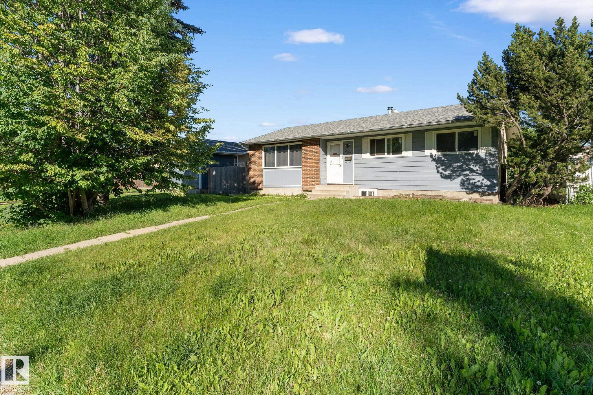 363 Knottwood Rd W Rd NW, Edmonton, AB T6K 2G4