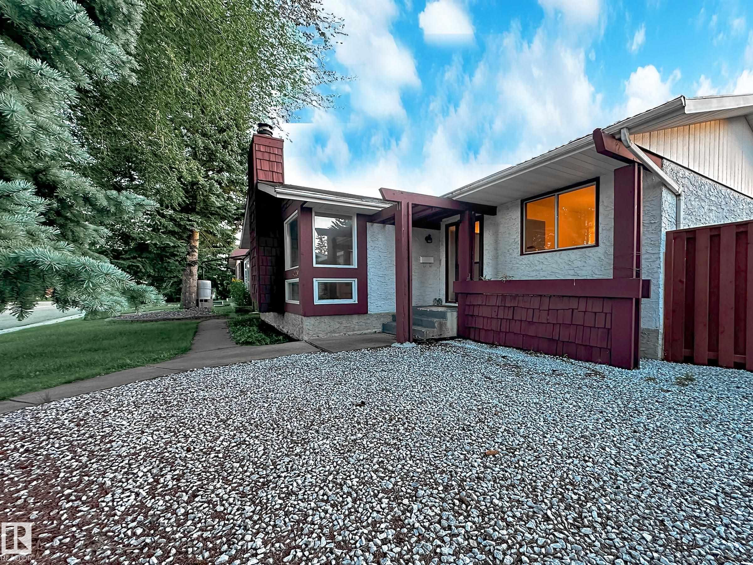 114 St Nw Unit 3220 St, Edmonton, AB T6J 3H6