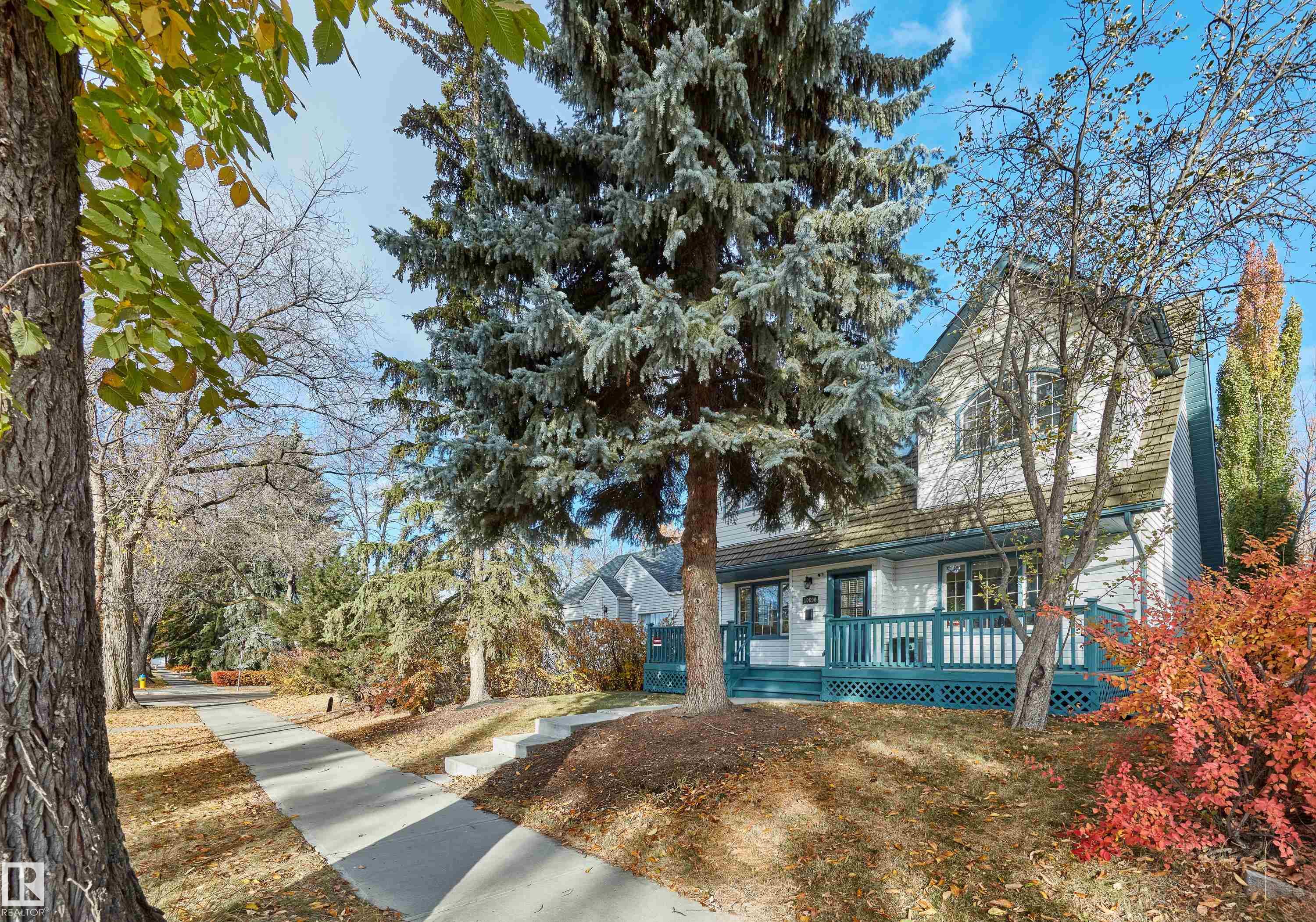 63 Av Nw Unit 10690 Ave, Edmonton, AB T6H 1P7
