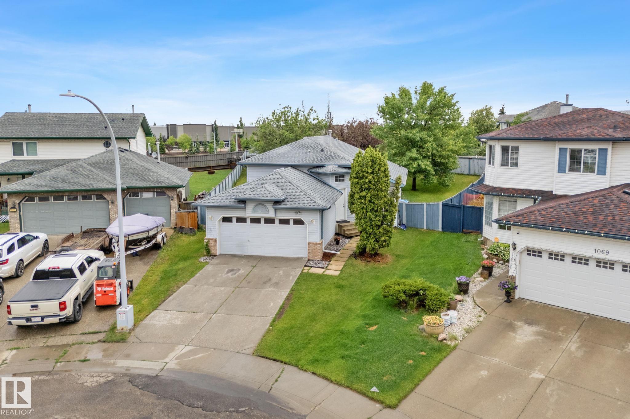 1071 Jones Cr Cres NW, Edmonton, AB T6L 6Y1