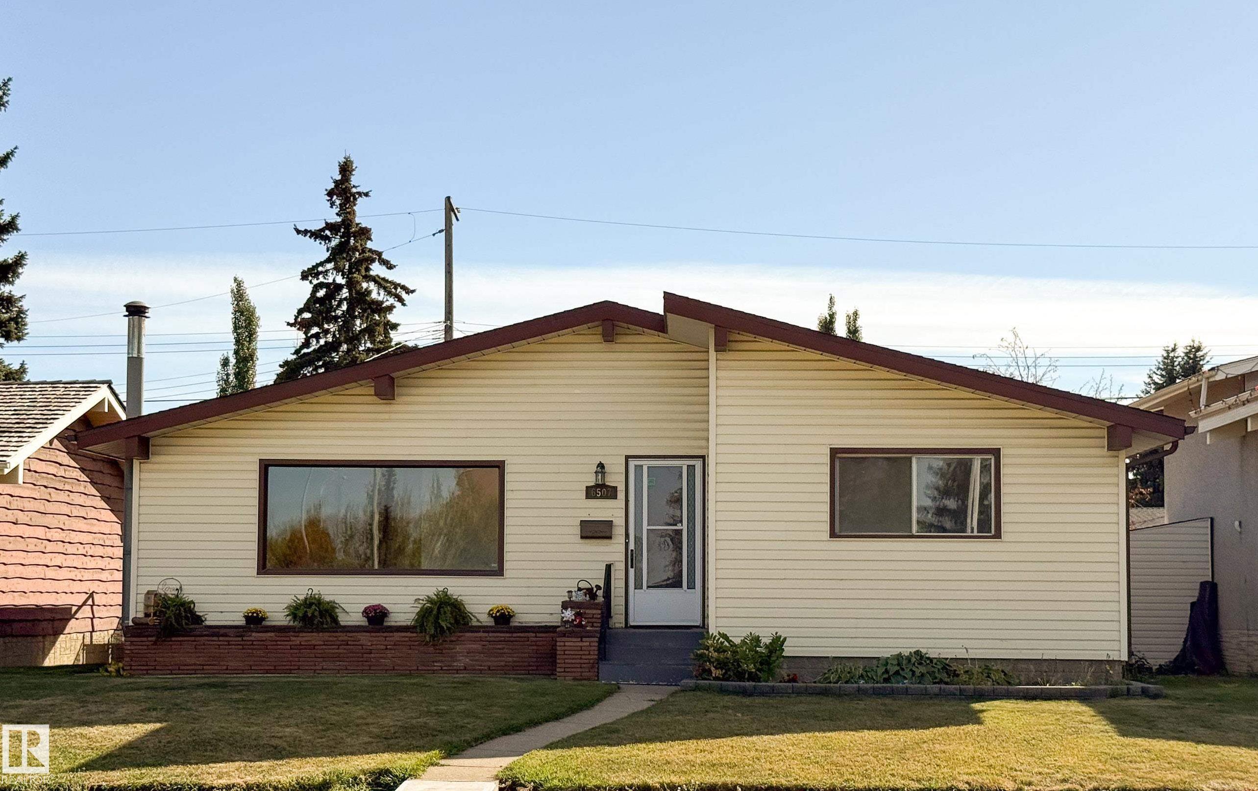98 Av Nw Unit 6507 Ave, Edmonton, AB T6A 0A4