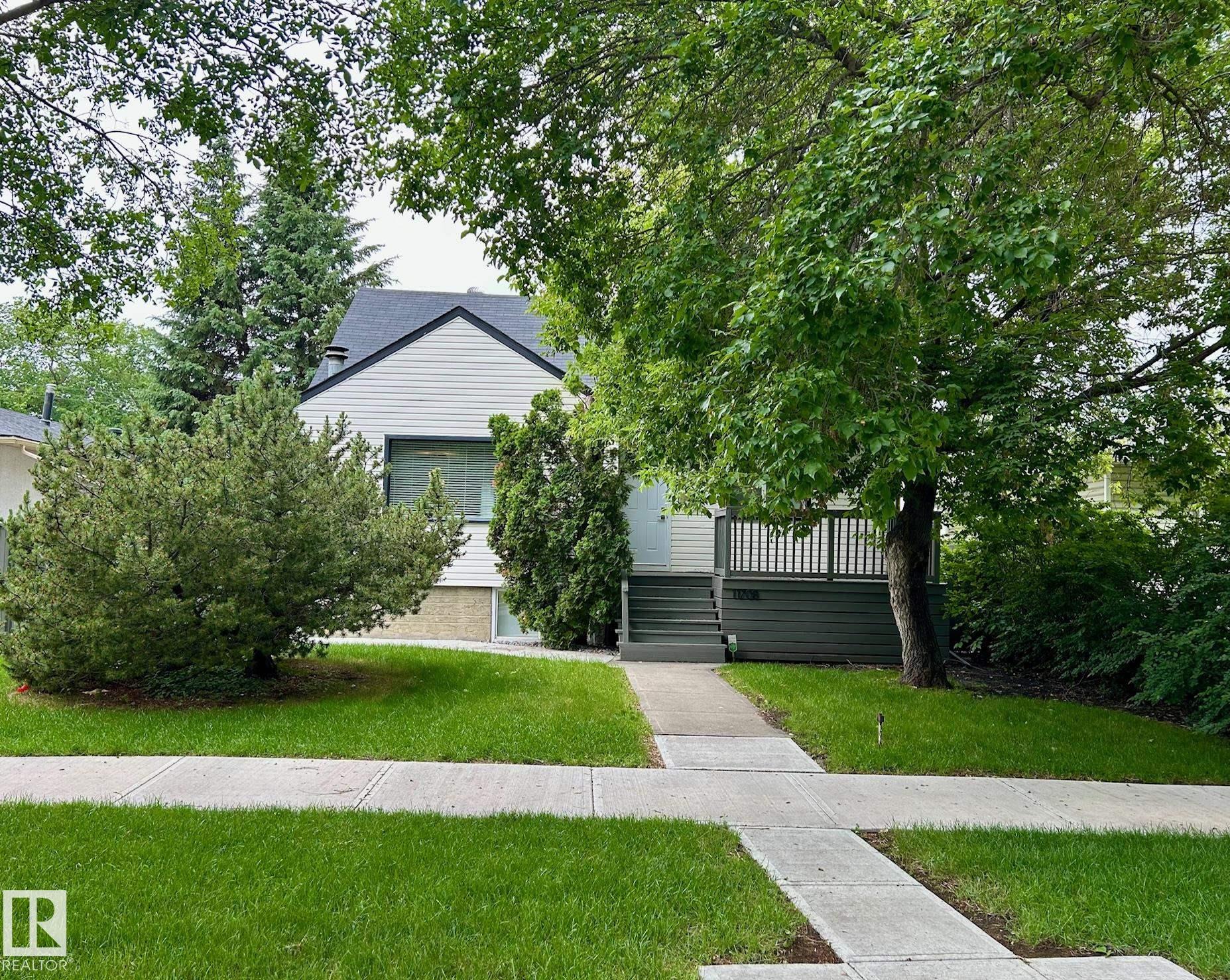 130 St Nw Unit 11708 St, Edmonton, AB T5J 1A1