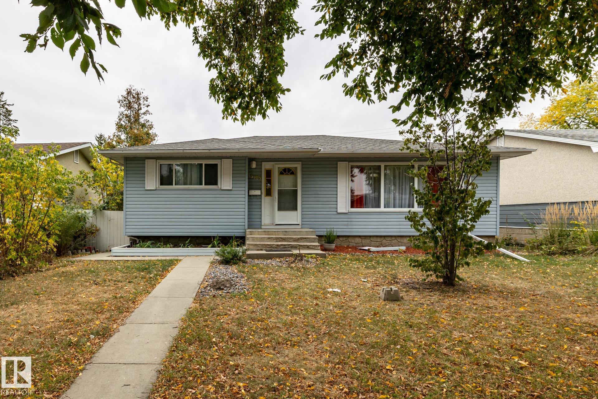 92 Av Nw Unit 15707 Ave, Edmonton, AB T5R 5C5