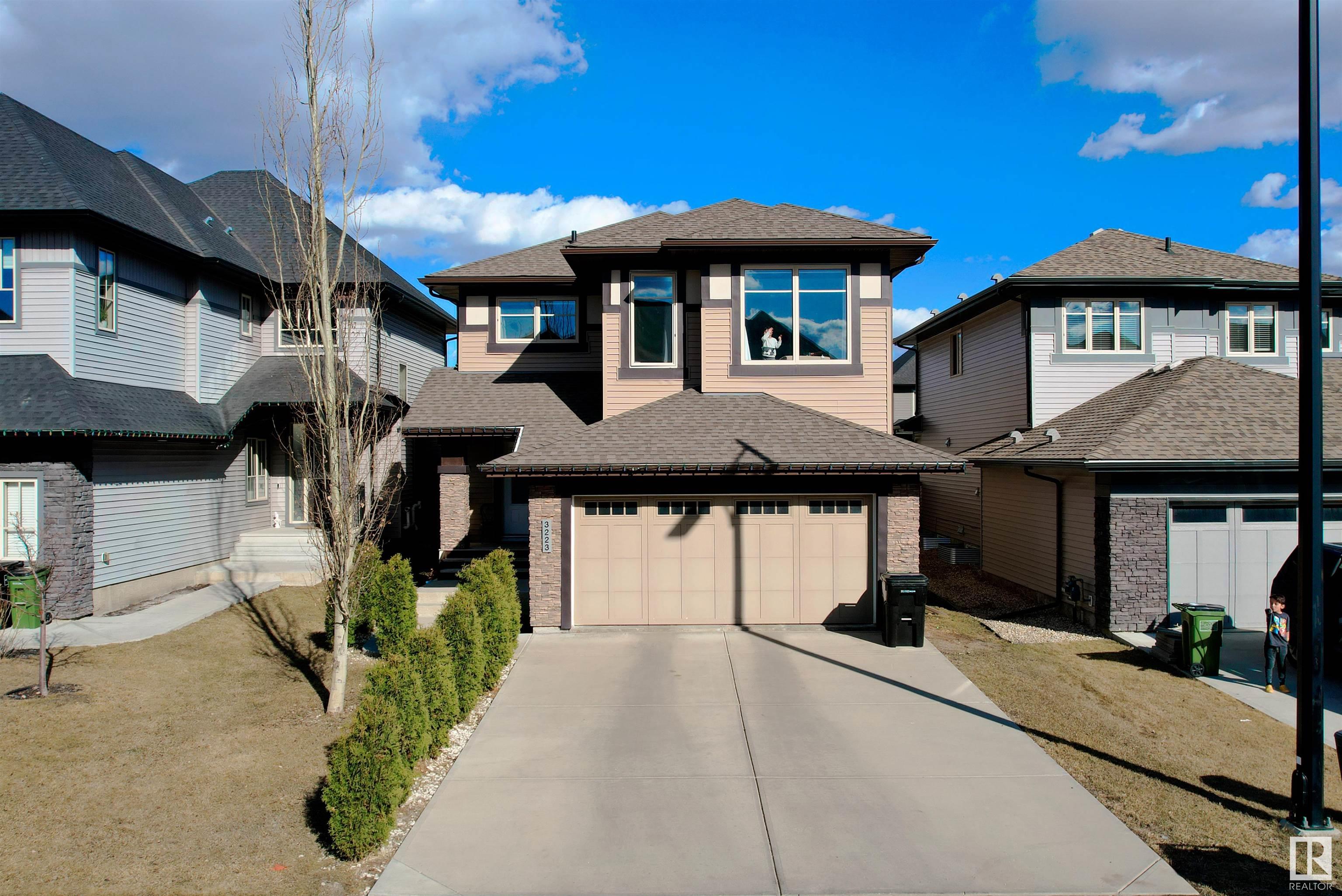 3223 Allan Way SW, Edmonton, AB T6W 2L8