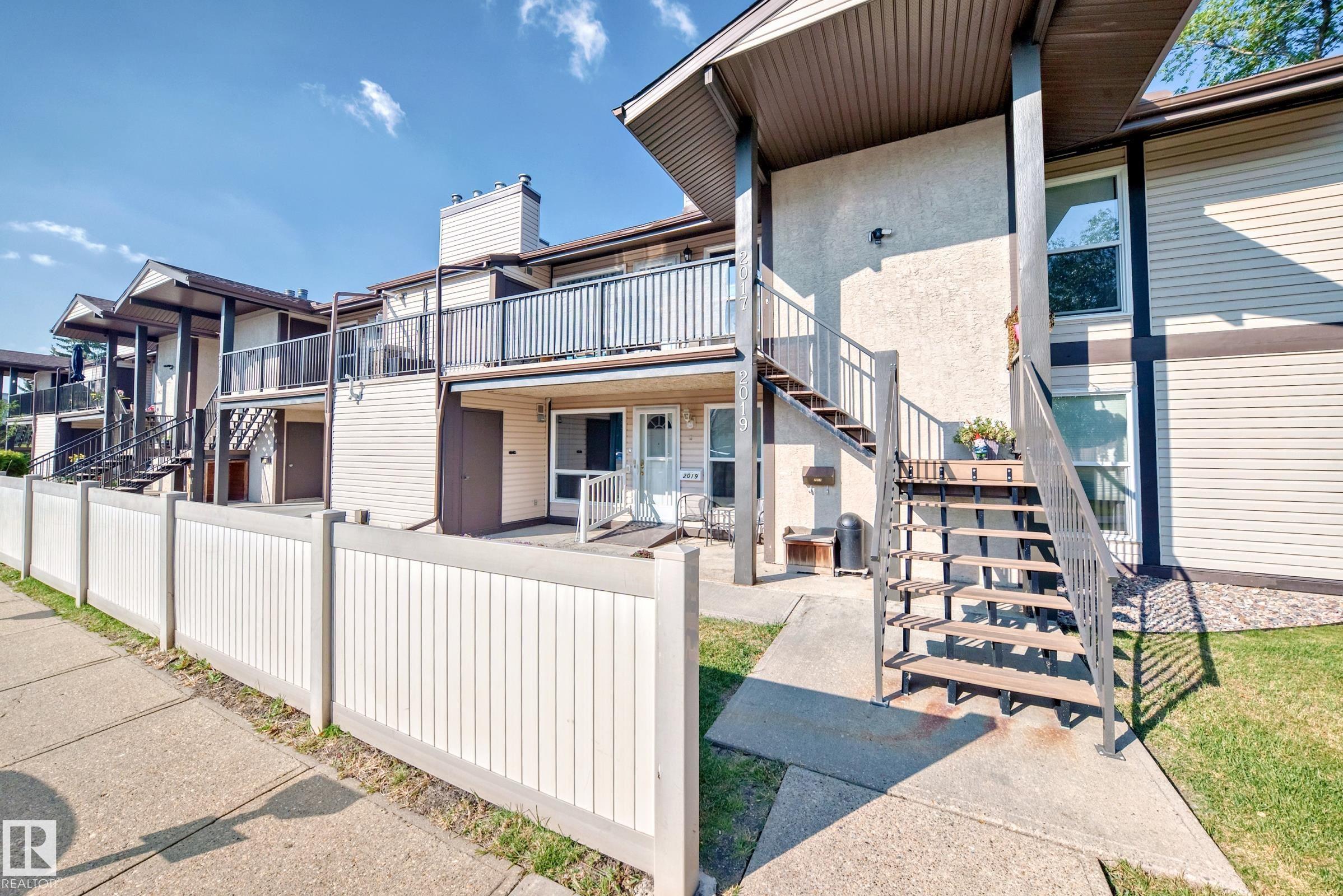 2019 Saddleback Rd NW, Edmonton, AB T6J 4T4