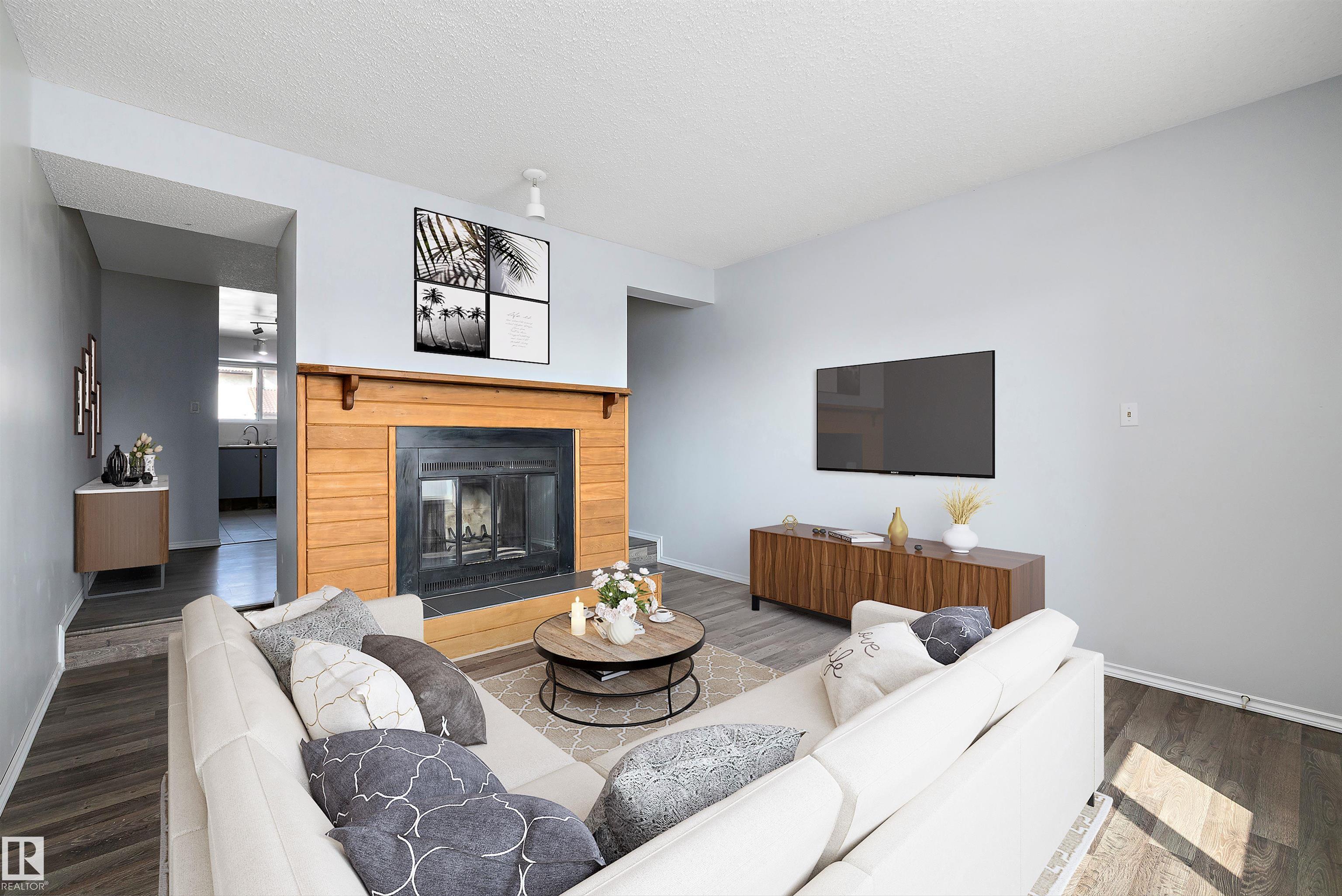 17409 95 Street #3, Edmonton, AB T5Z 2A9