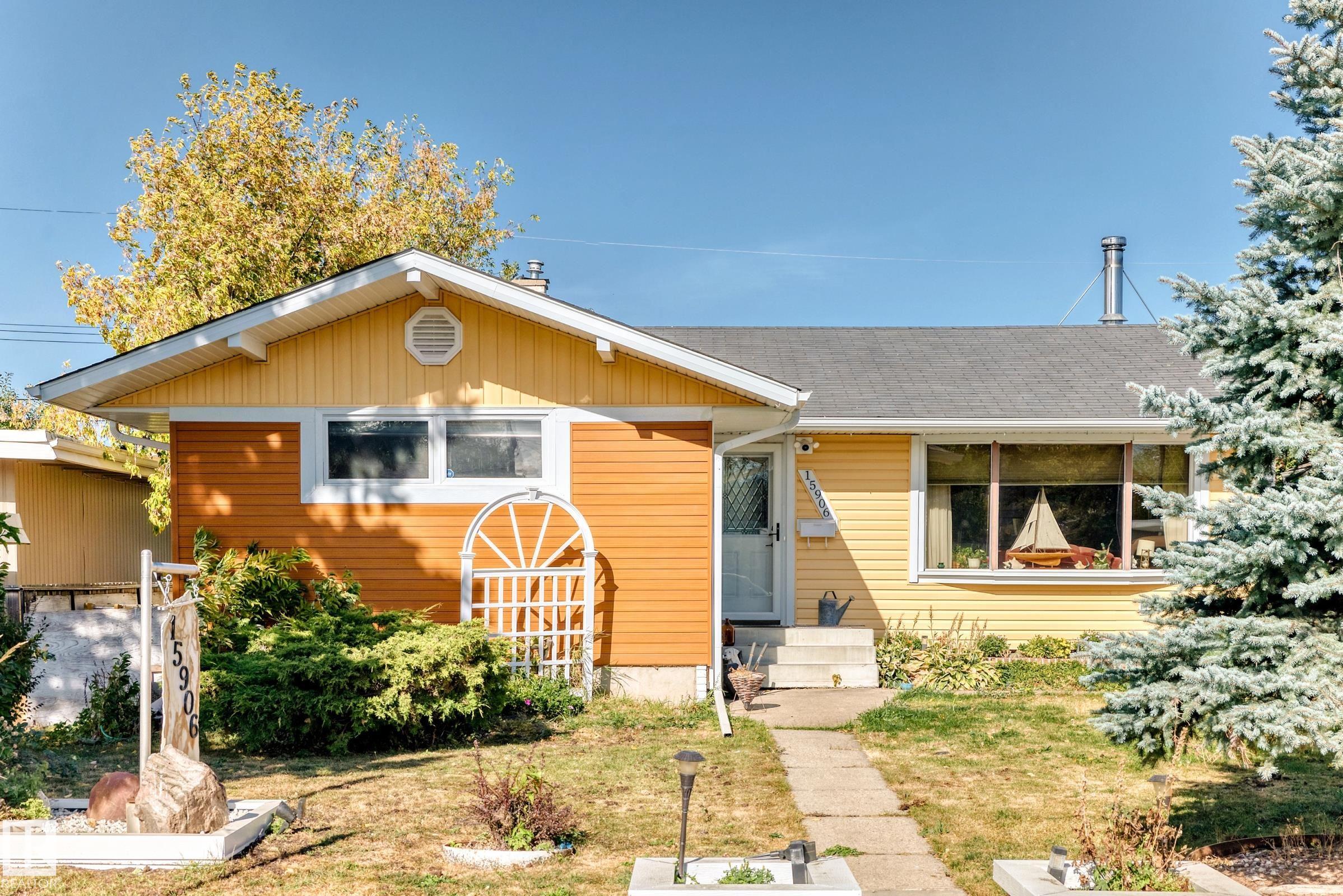 92 Av Nw Unit 15906 Ave #a, Edmonton, AB T5R 5G3