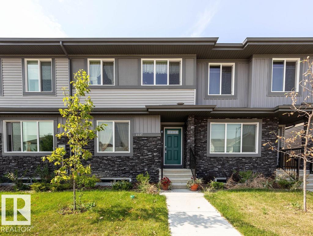 1537 Sandstone Bv Blvd, Sherwood Park, AB T8H 1Z8