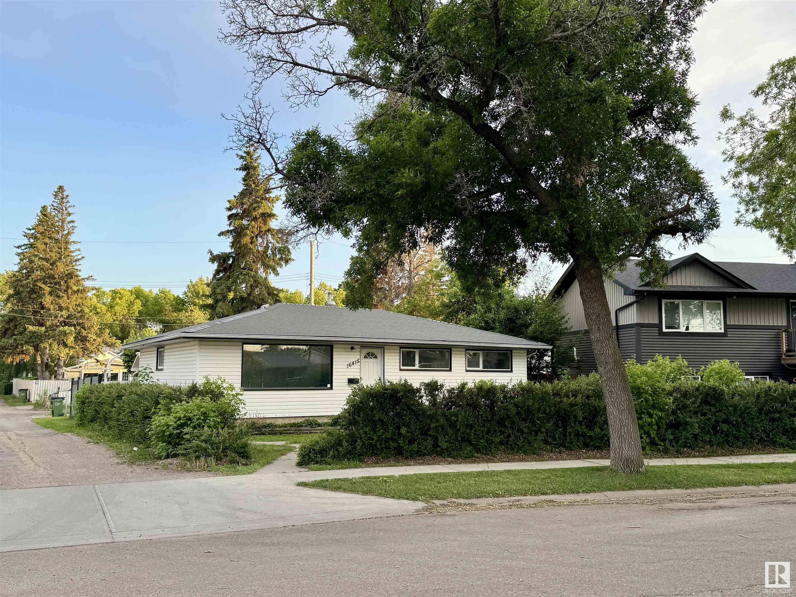 106 Av Nw Unit 16415 Ave, Edmonton, AB T5P 0X1