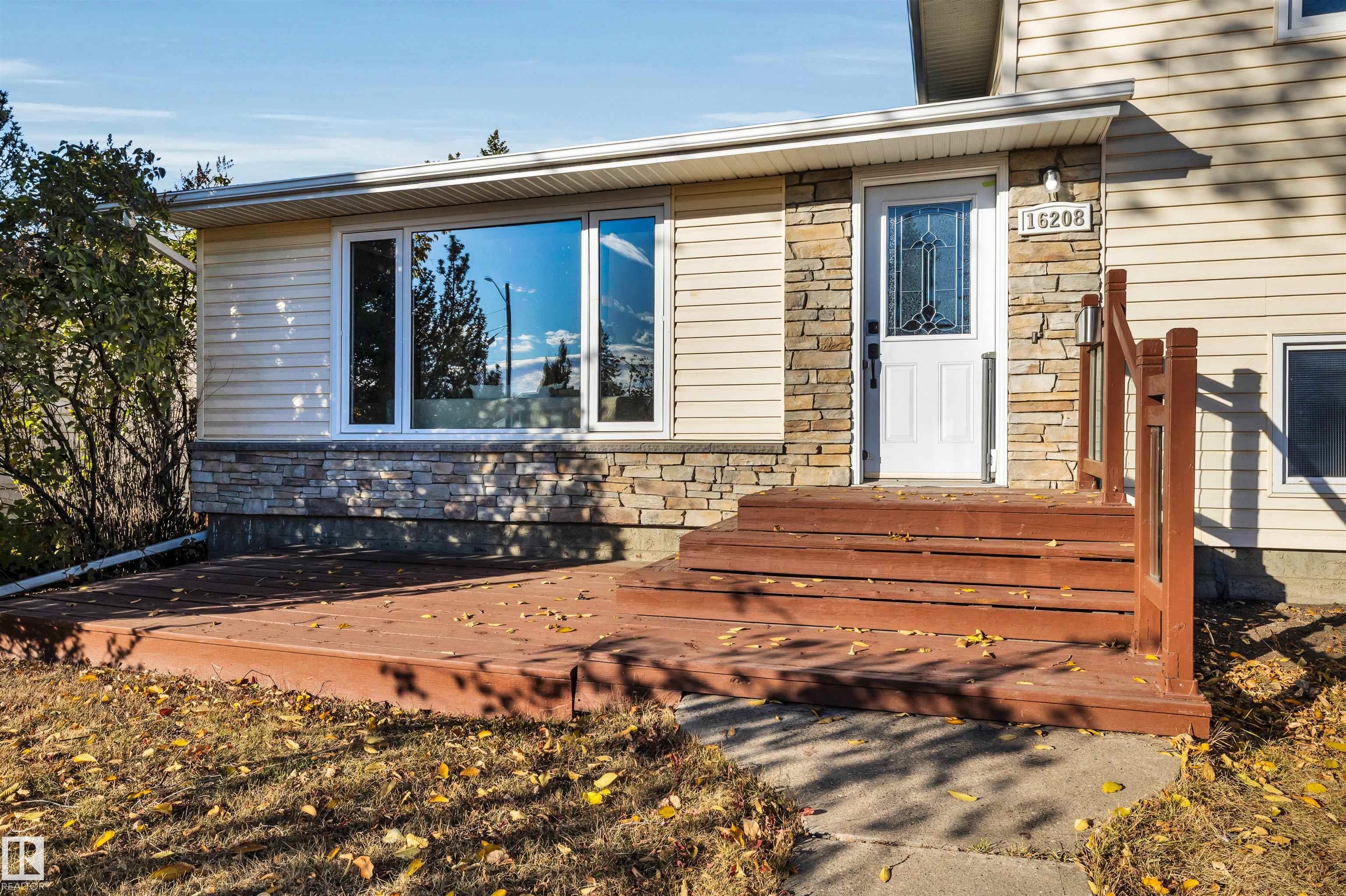 87 Av Nw Unit 16208 Ave, Edmonton, AB T5R 4G9