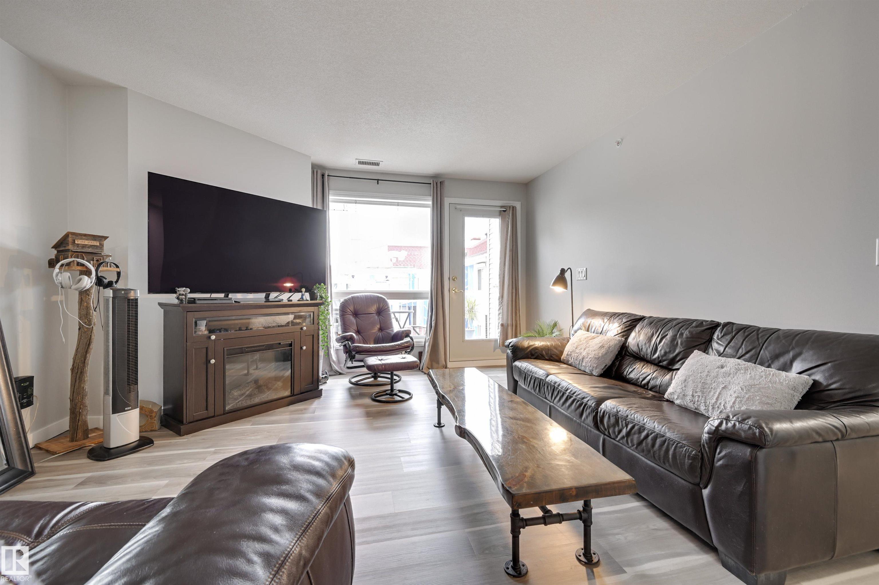 6220 Fulton Road Northwest #304, Edmonton, AB T6A 3T4