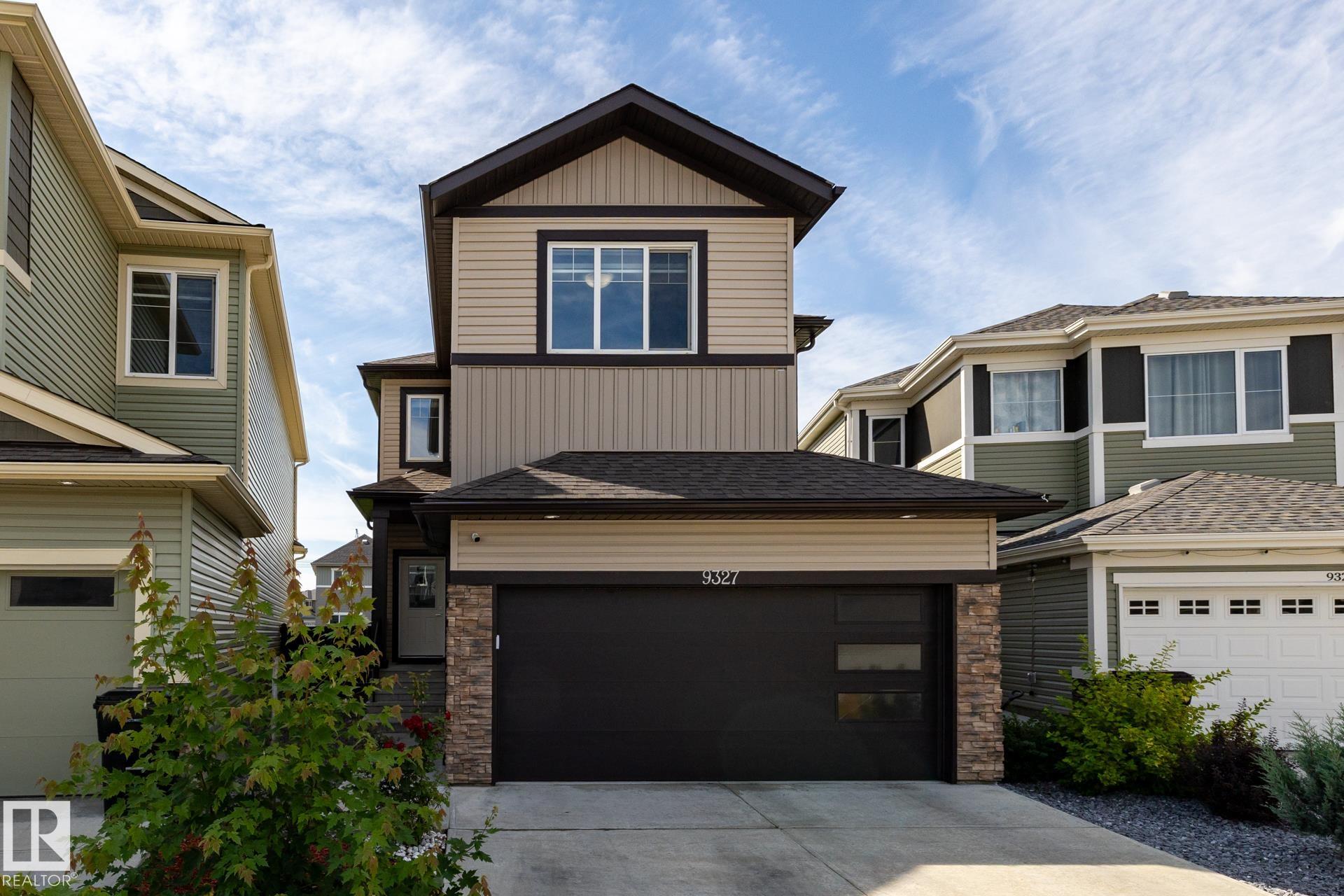 9327 Cooper Bend Bn SW, Edmonton, AB T6W 4A4