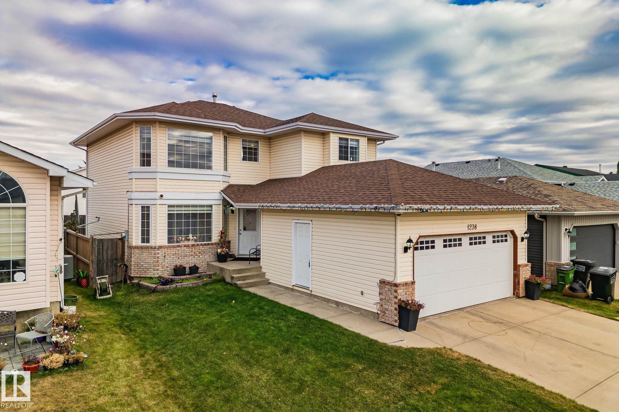 1238 Joyce Cr Cres NW, Edmonton, AB T6L 6V3