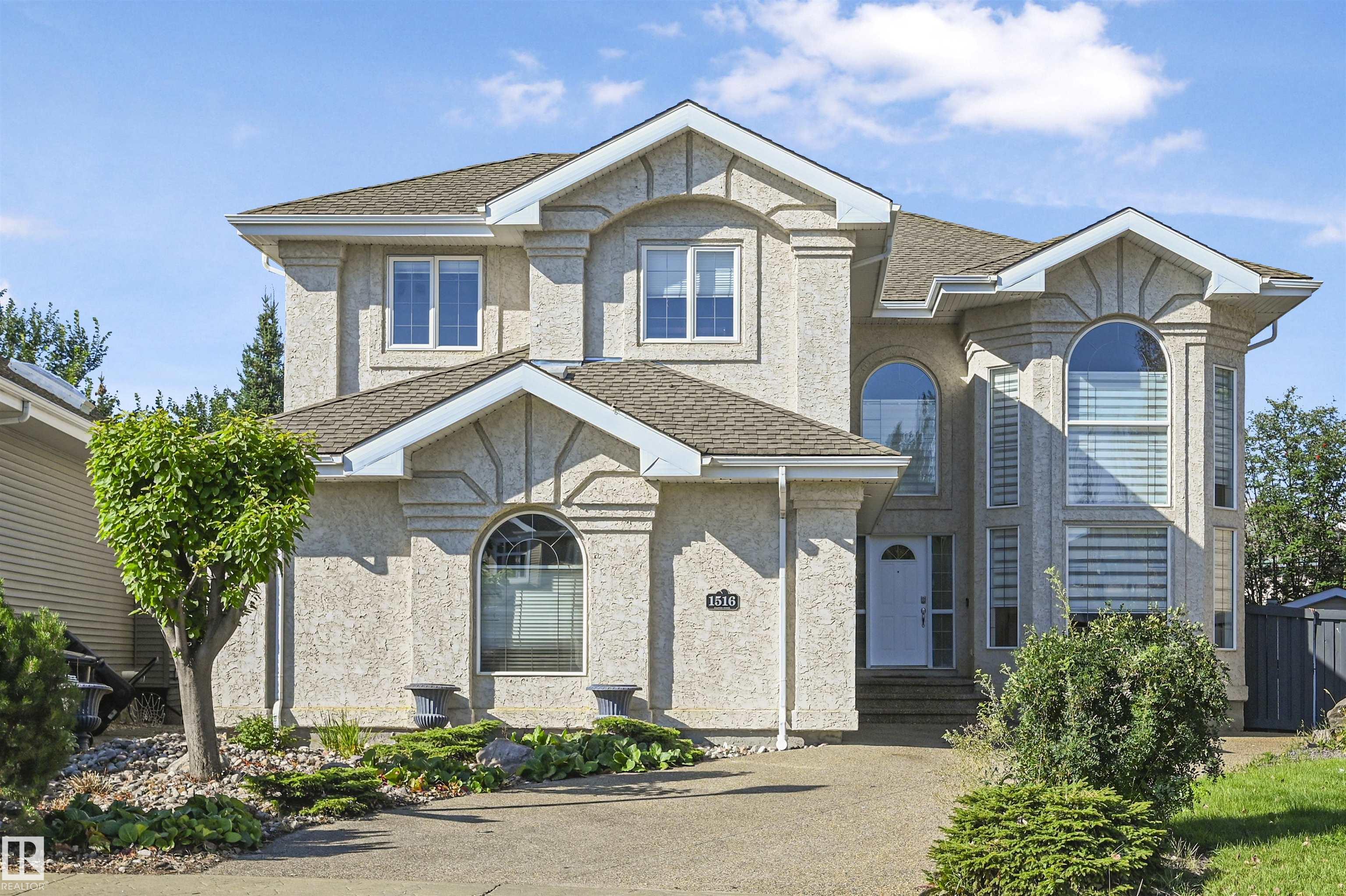 1516 Thorogood Cl Close NW, Edmonton, AB T6R 3K7