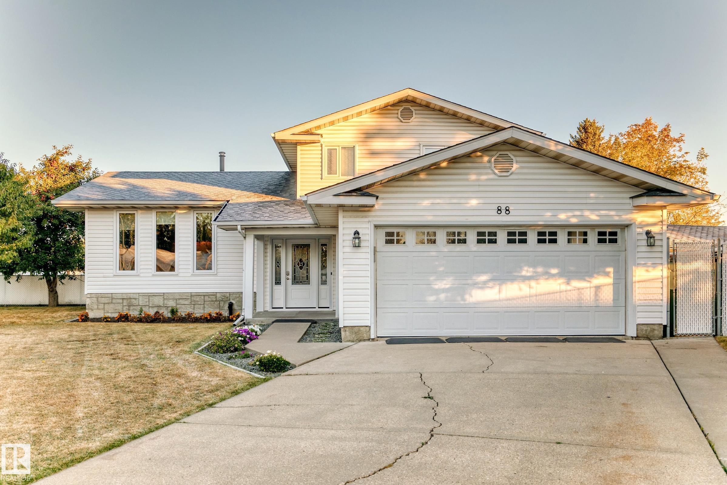 88 Homestead Cr Cres NW, Edmonton, AB T5A 2Y3