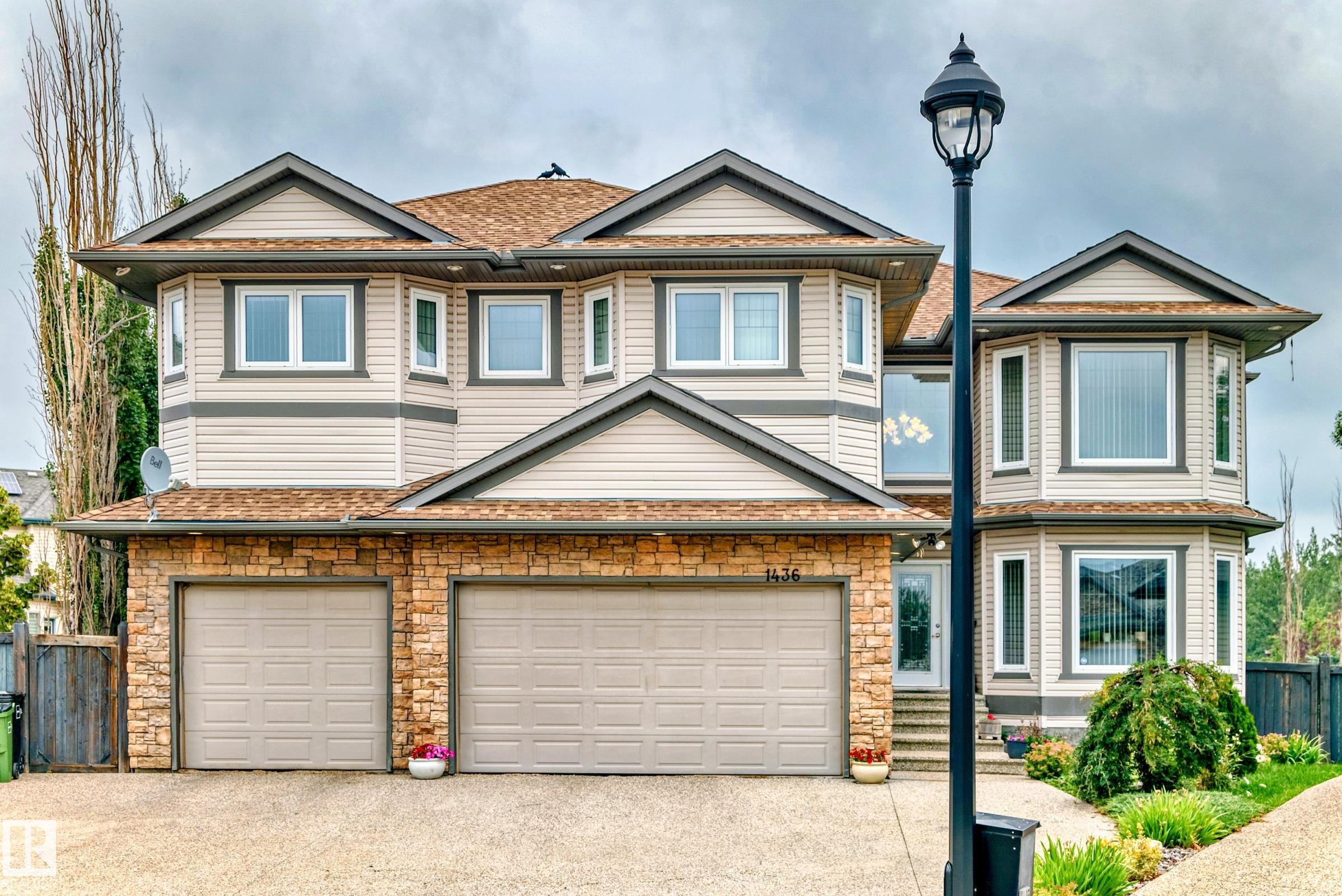1436 Bishop Pt SW, Edmonton, AB T6W 1H3