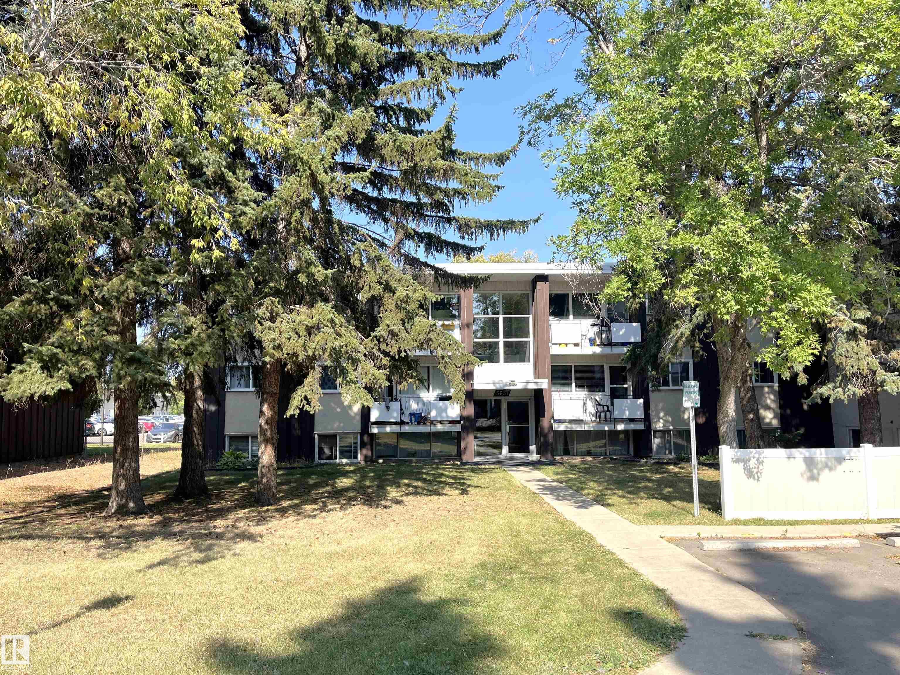 5631 105 Street Northwest #23, Edmonton, AB T6H 1B8