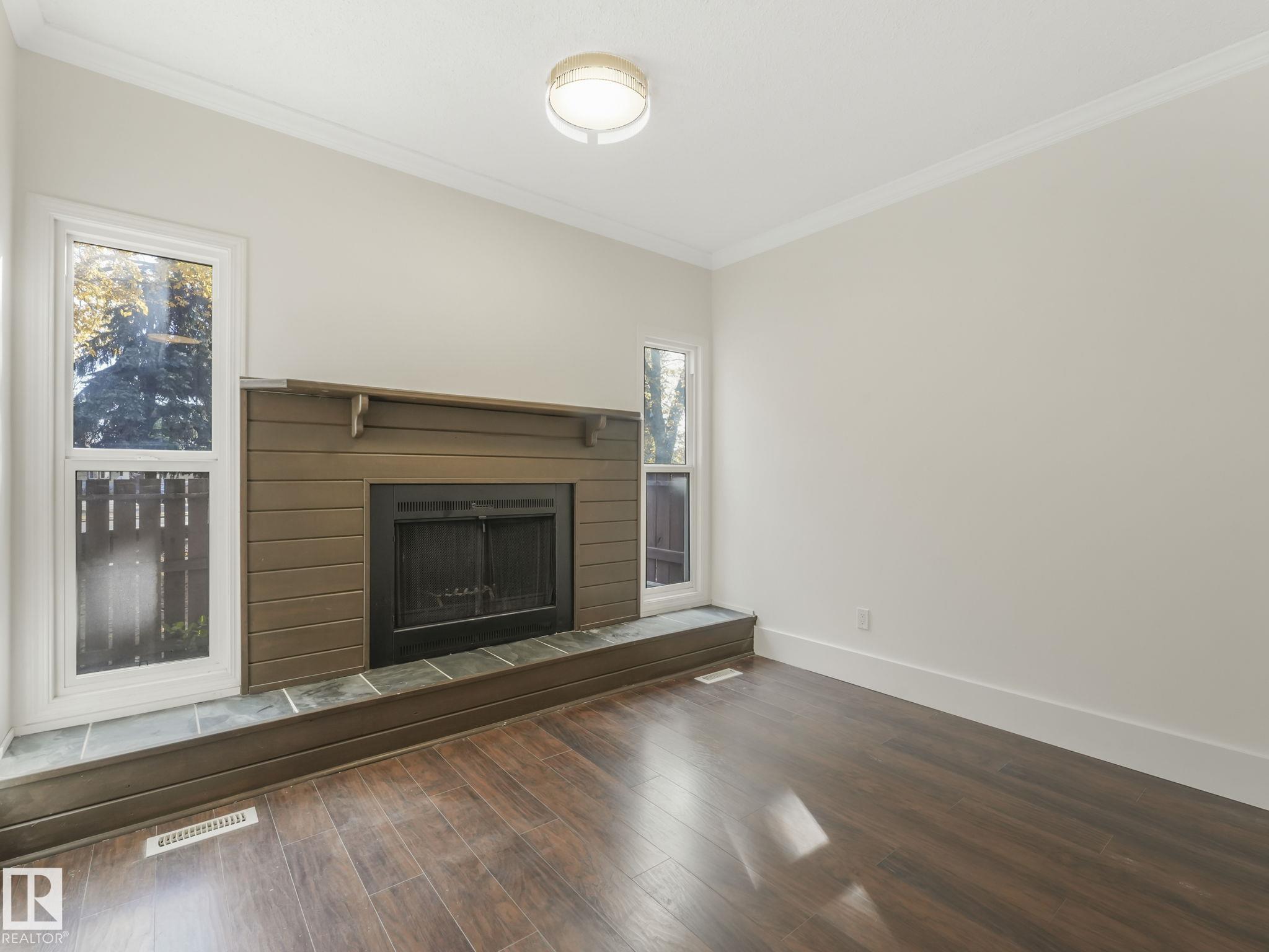 100 St Nw Unit 17010 St, Edmonton, AB T5X 5E1