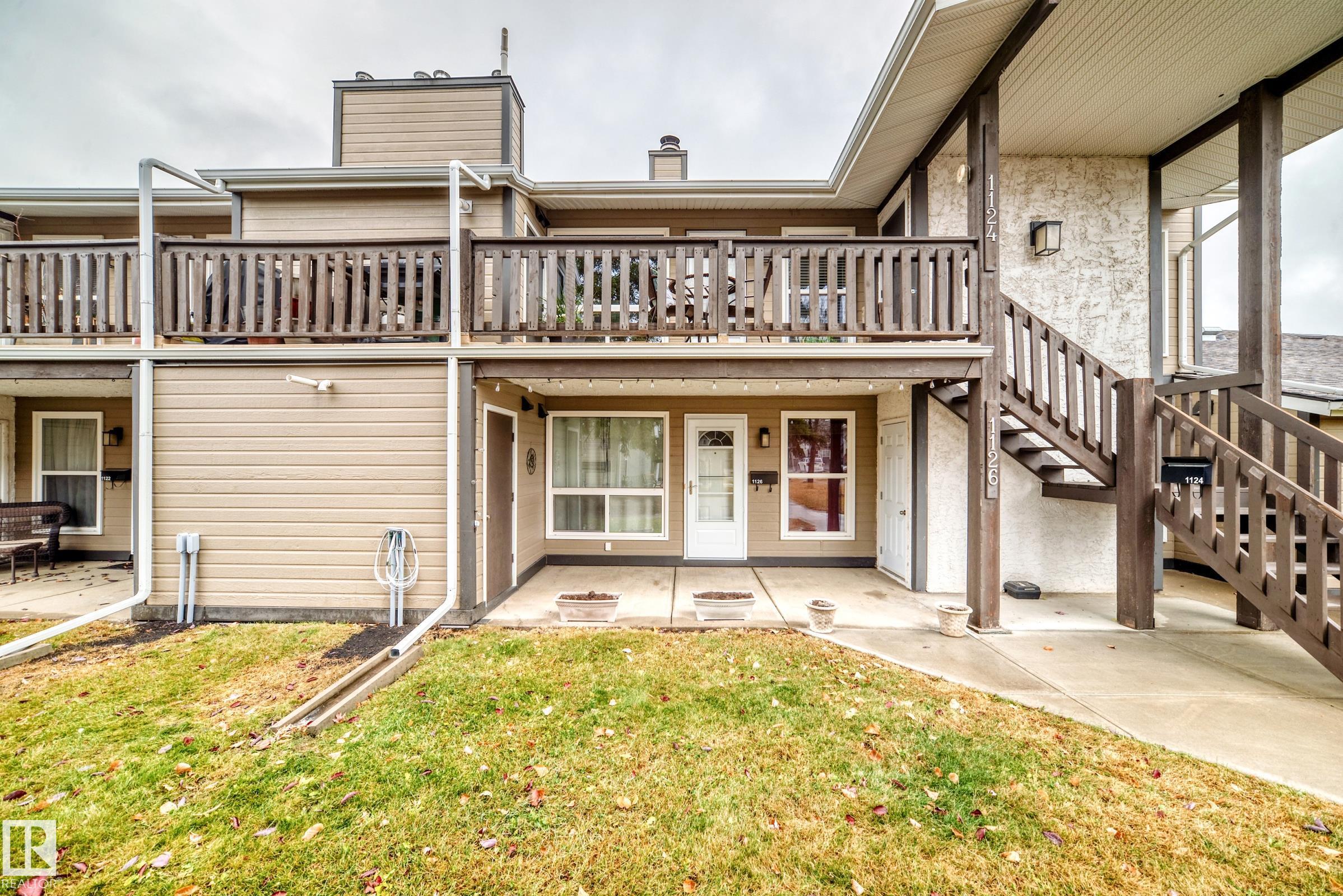 1126 Saddleback Rd NW, Edmonton, AB T6J 4Z4