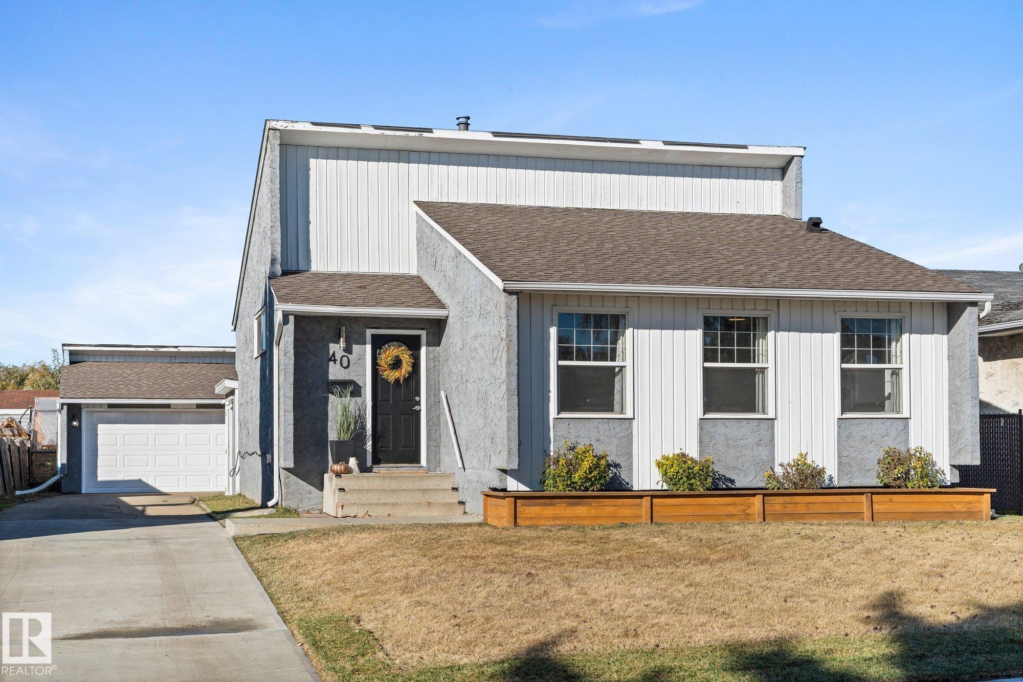40 Hughes Rd NW, Edmonton, AB T5A 4E2