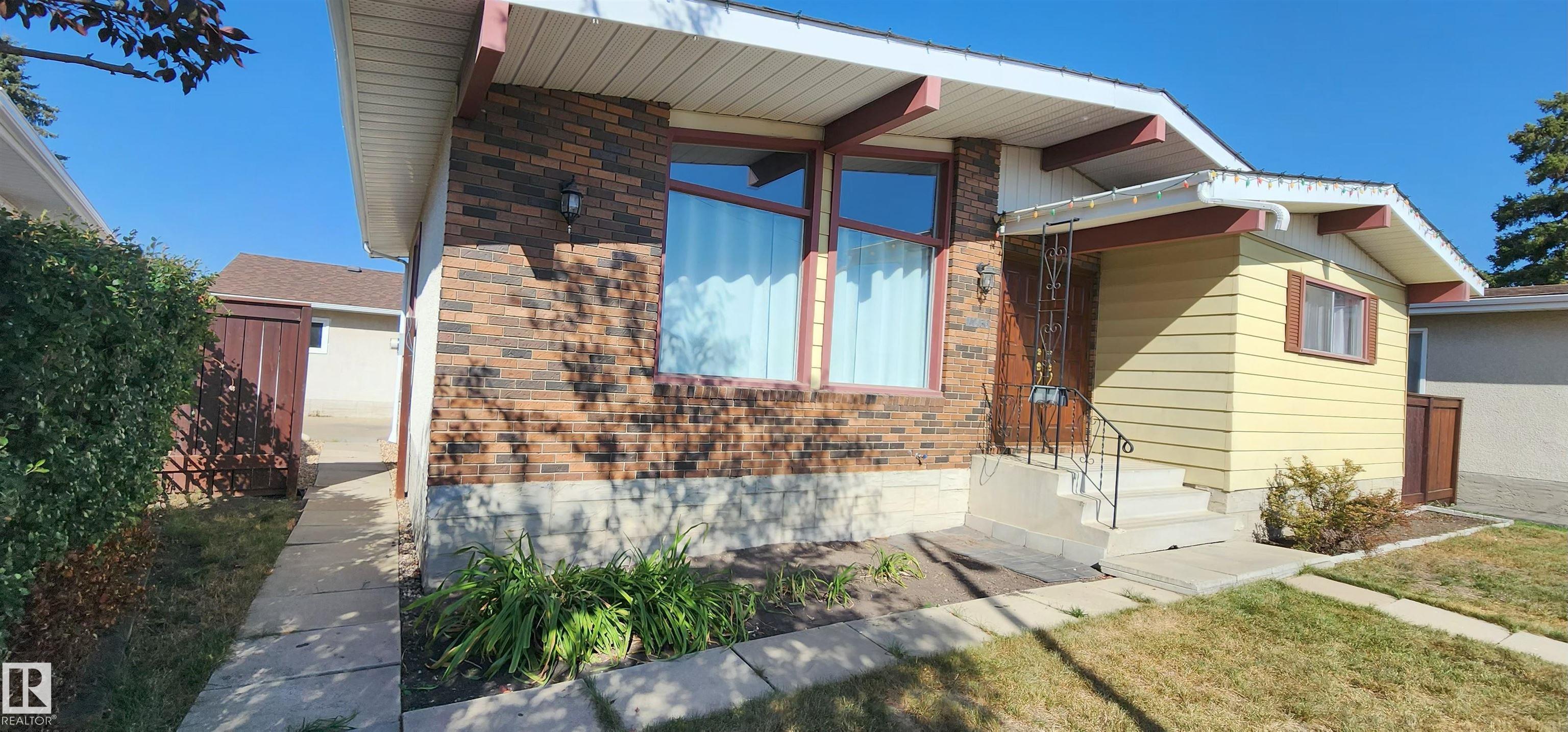 143 Av Nw Unit 11436 Ave, Edmonton, AB T5X 1L6
