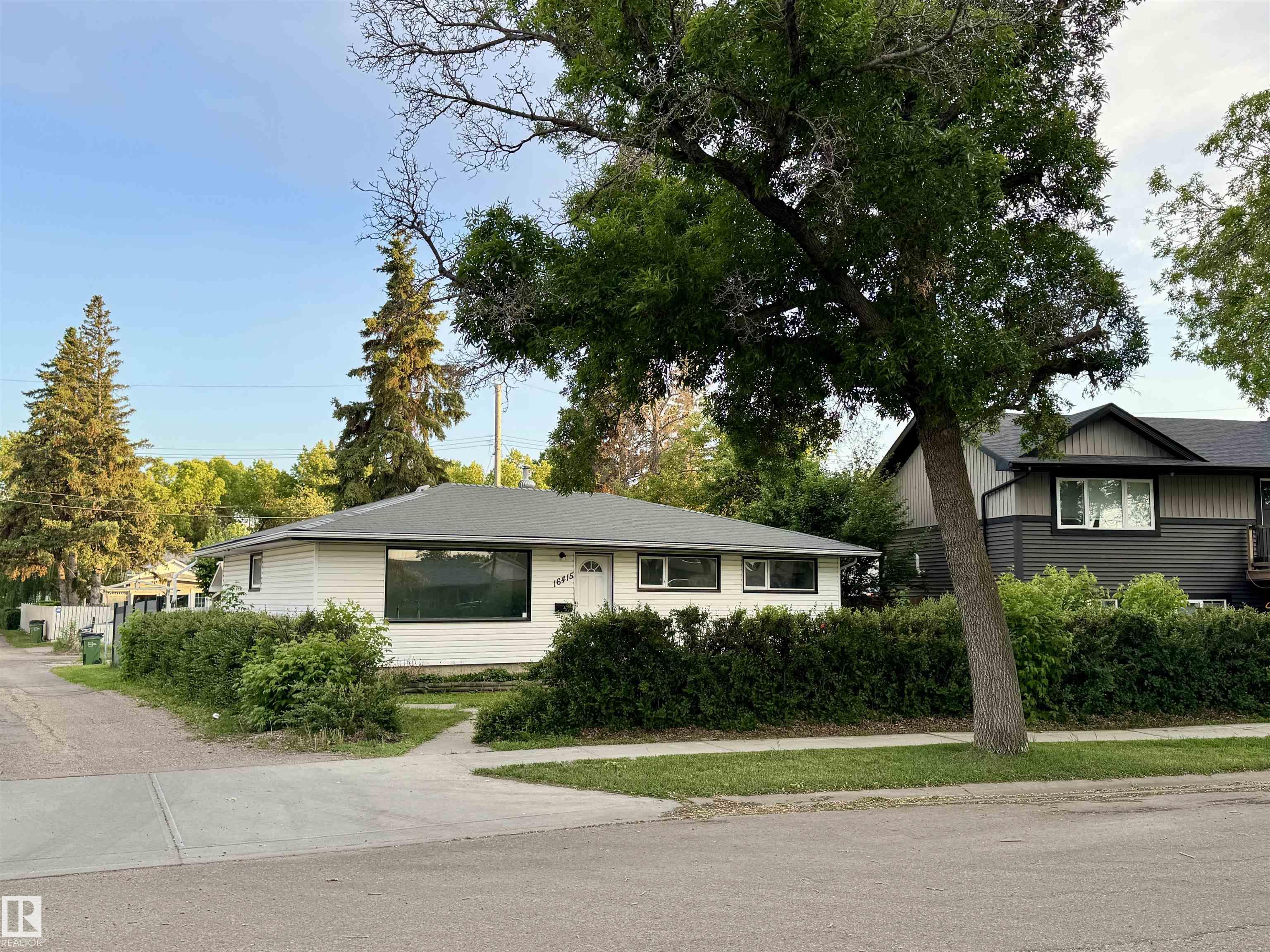 106 Av Nw Unit 16415 Ave, Edmonton, AB T5P 0X1