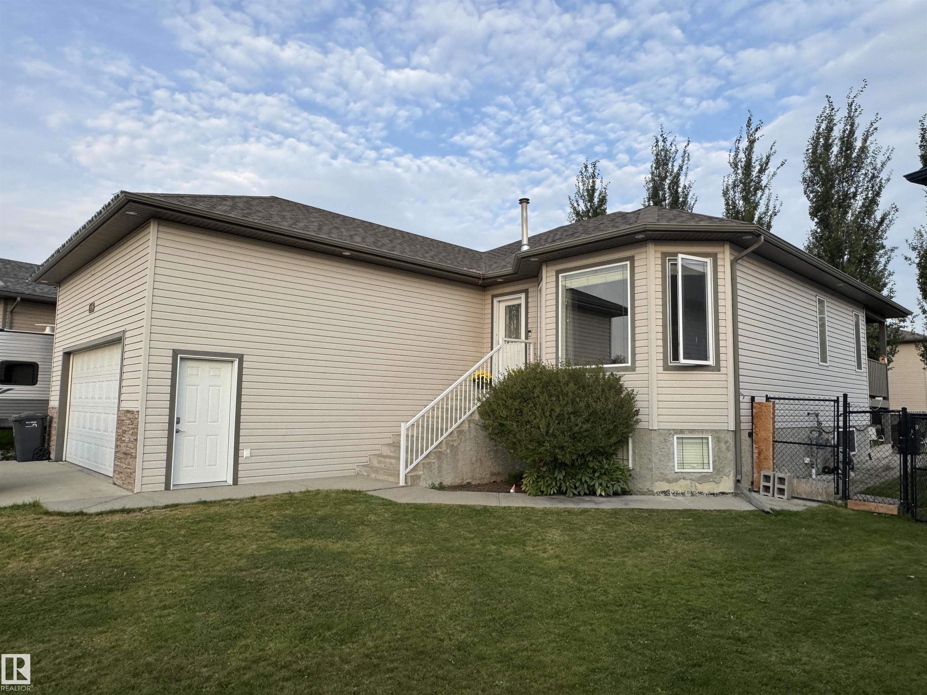 44 Av Unit 3920 Ave, Drayton Valley, AB T7A 0A1