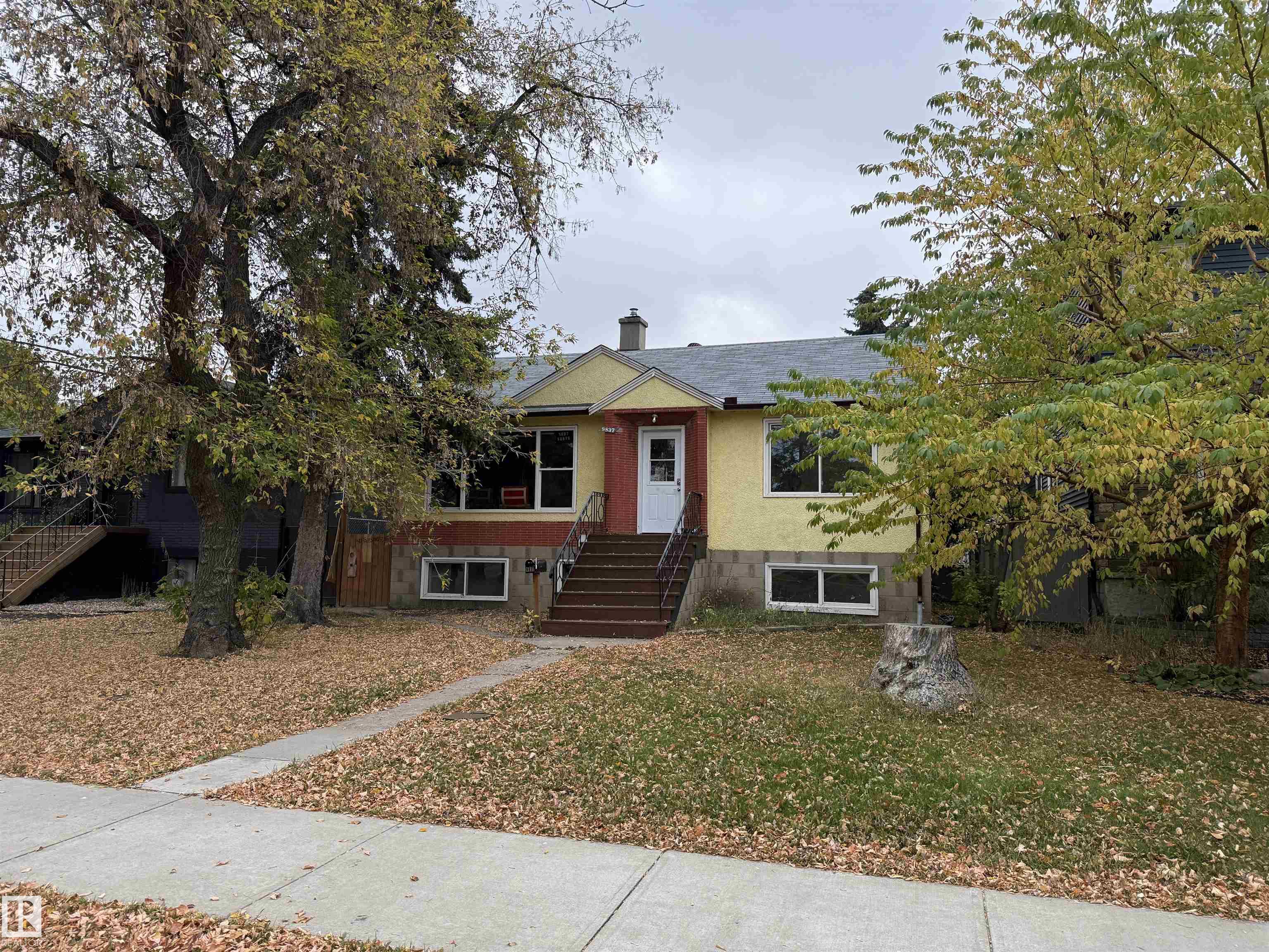 68 Av Nw Unit 9837 Ave, Edmonton, AB T6E 0R4