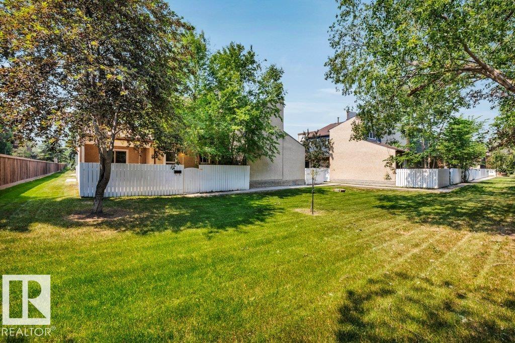 116 Kaskitayo Co Ct NW, Edmonton, AB T6J 3T3