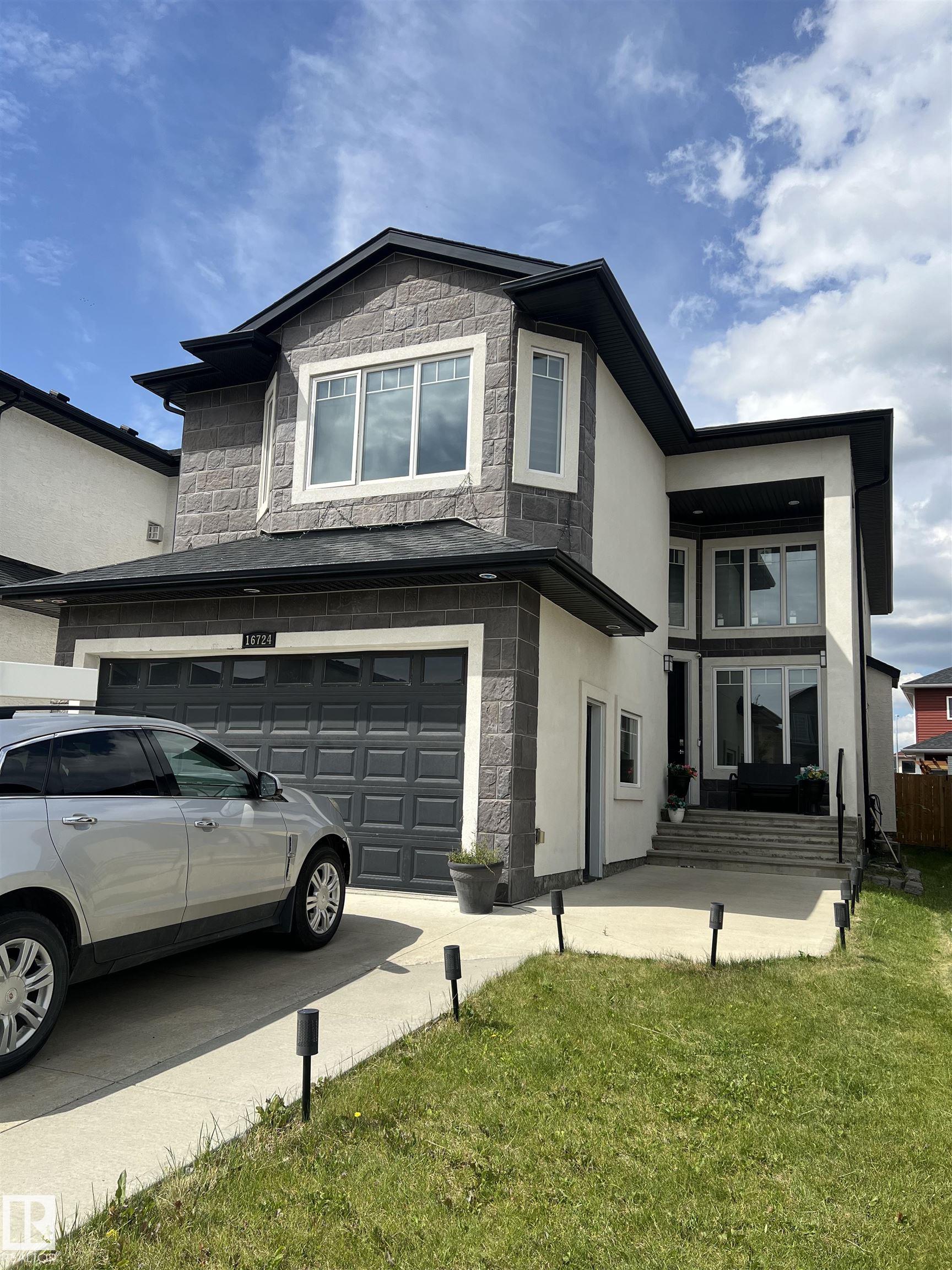 61 St Nw Unit 16724 St, Edmonton, AB T5Y 0W6