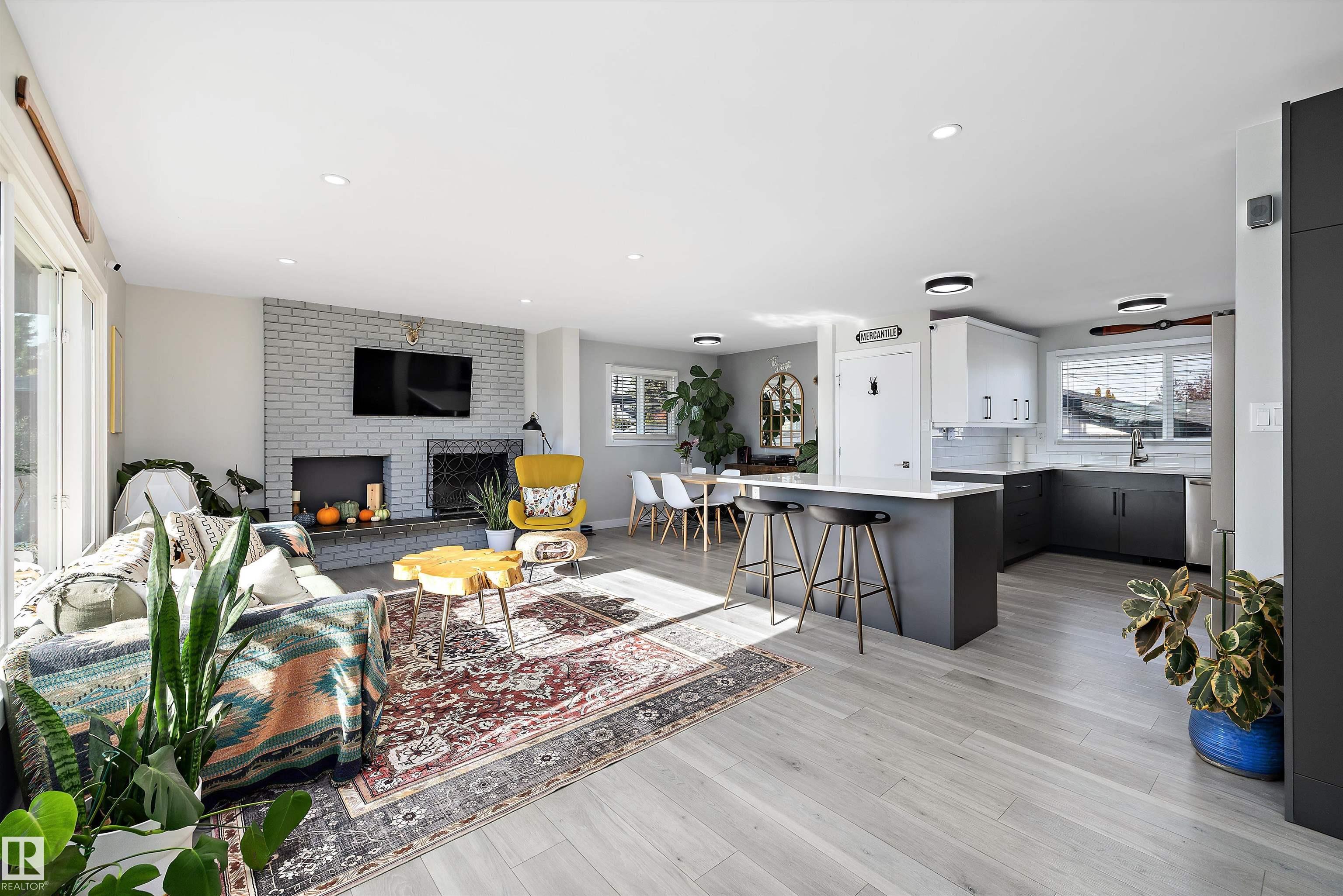 94 Av Nw Unit 6304 Ave #a, Edmonton, AB T6B 0Y8