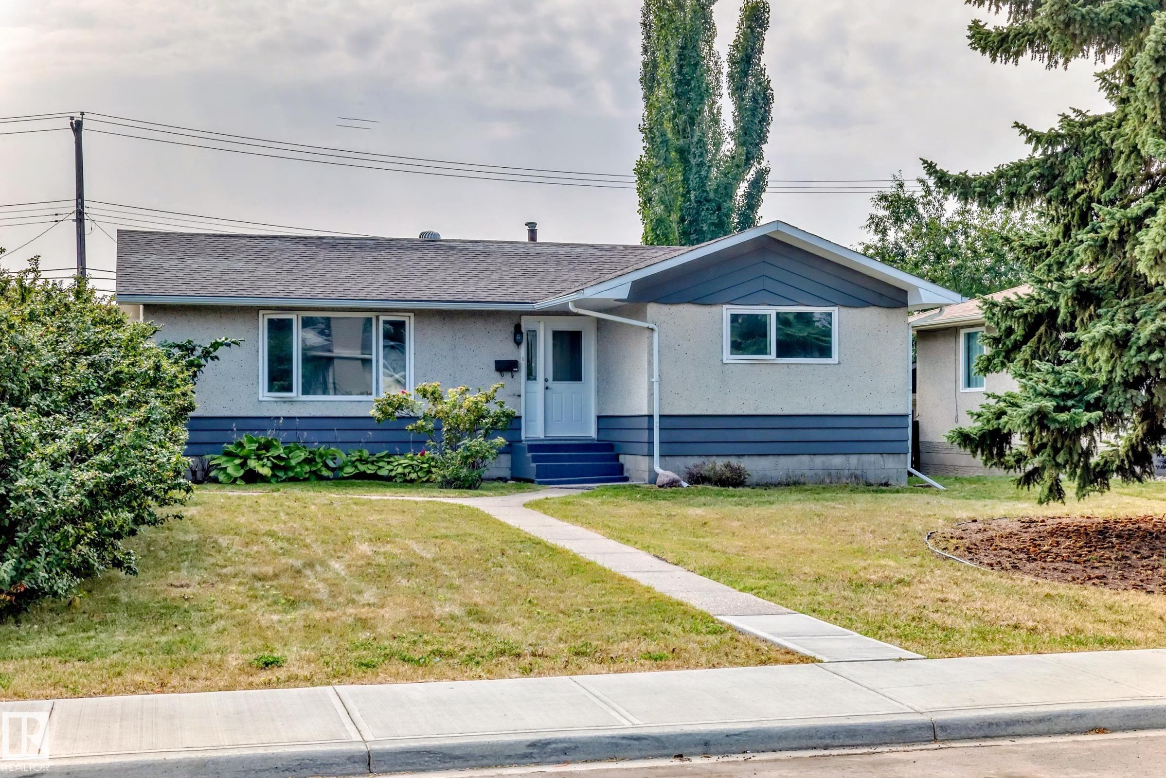 46 Av Nw Unit 11707 Ave, Edmonton, AB T6H 0A6
