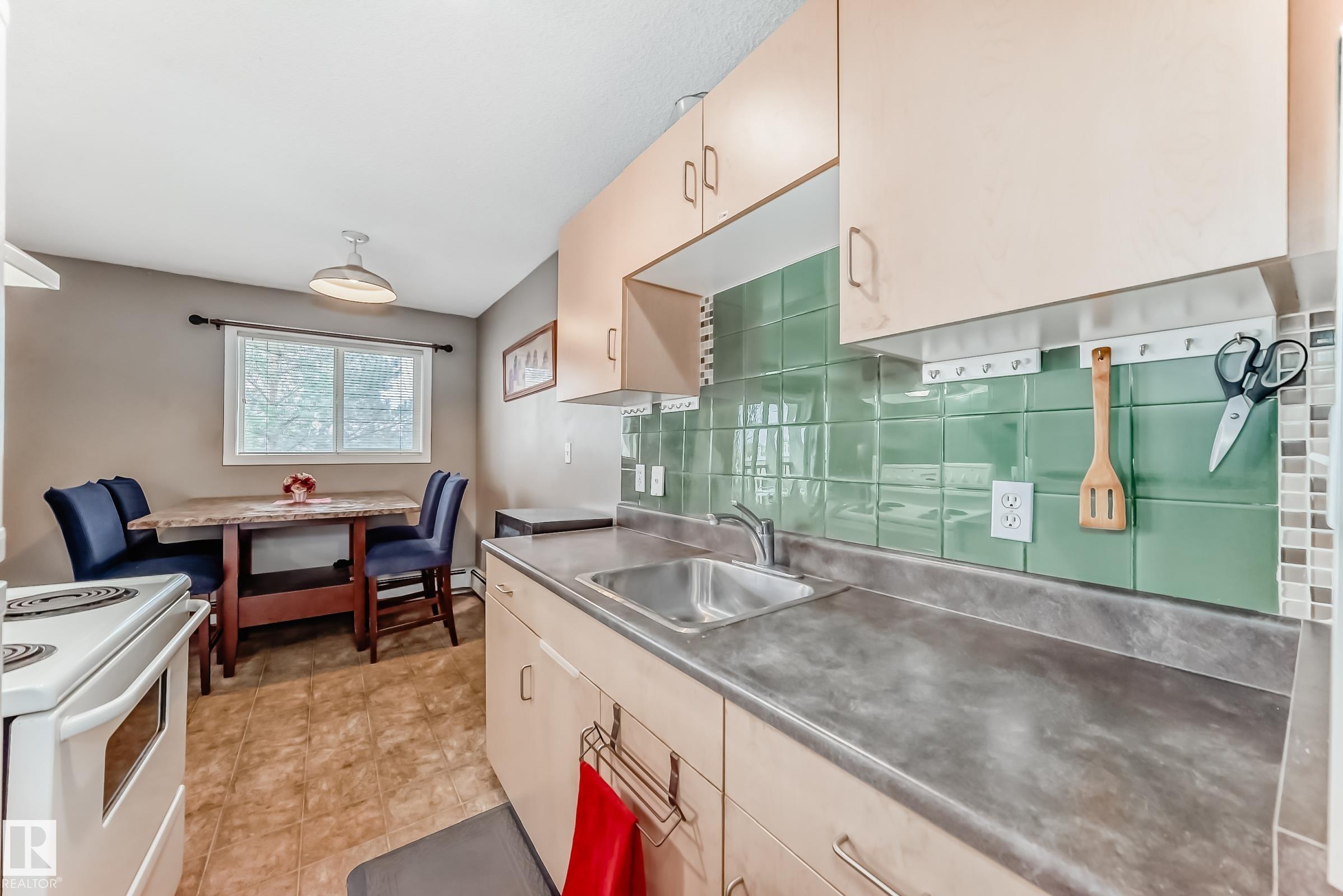 12710 127 Street #305, Edmonton, AB T5L 1A5