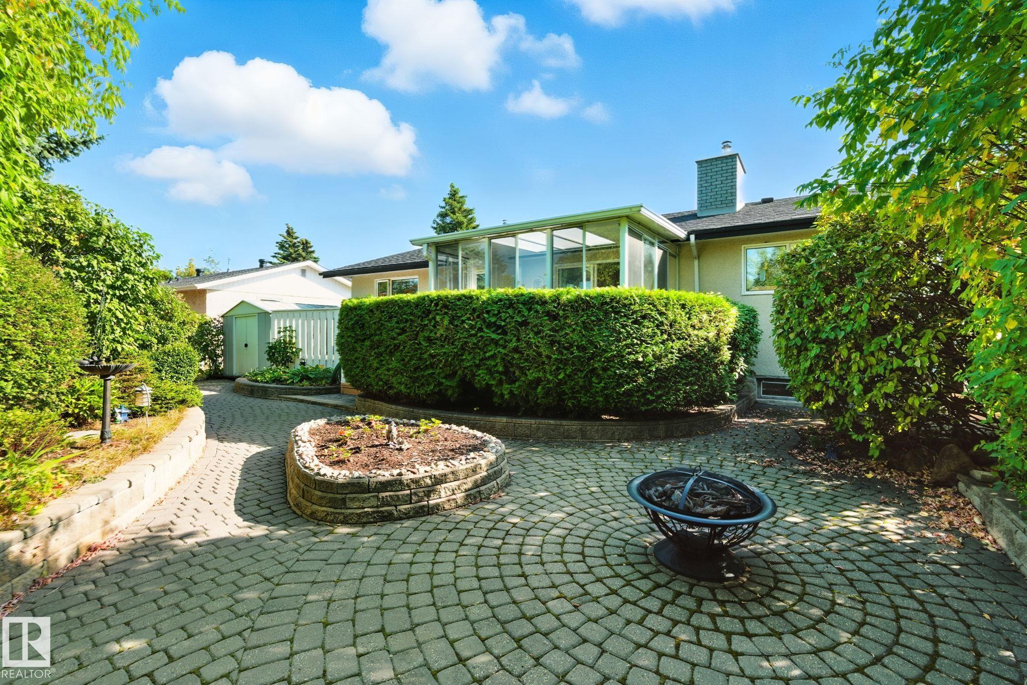 148 Av Nw Unit 11716 Ave, Edmonton, AB T5X 1B6
