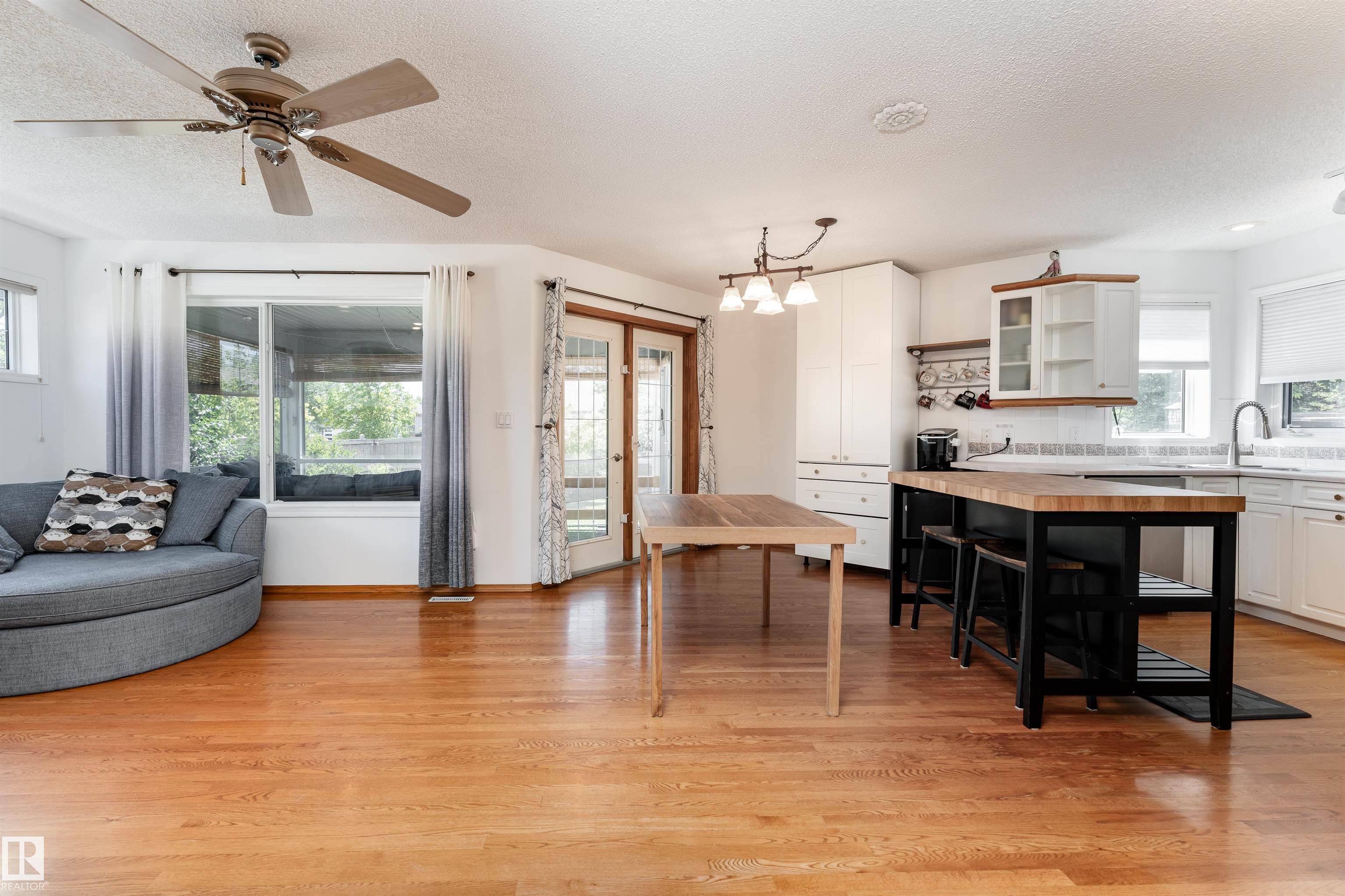 10 Av Nw Unit 11805 Ave #a, Edmonton, AB T6J 7A7