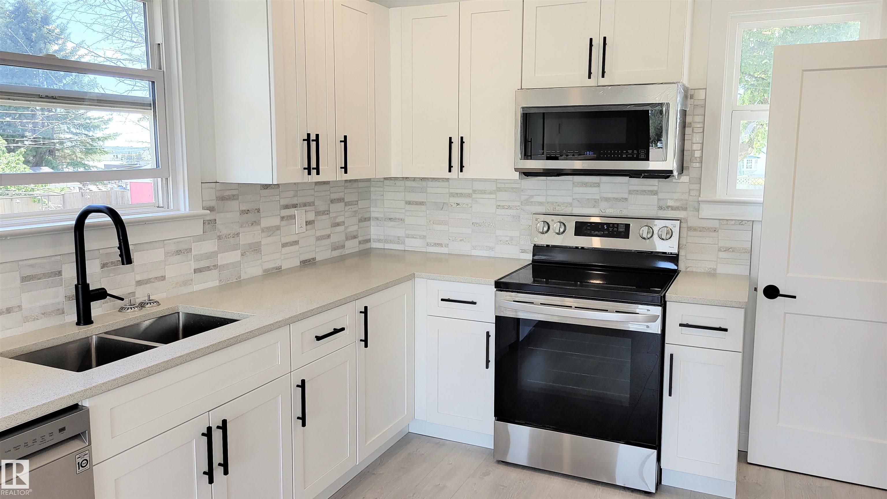 49 St Unit 5020 St, Two Hills, AB T0B 4K0