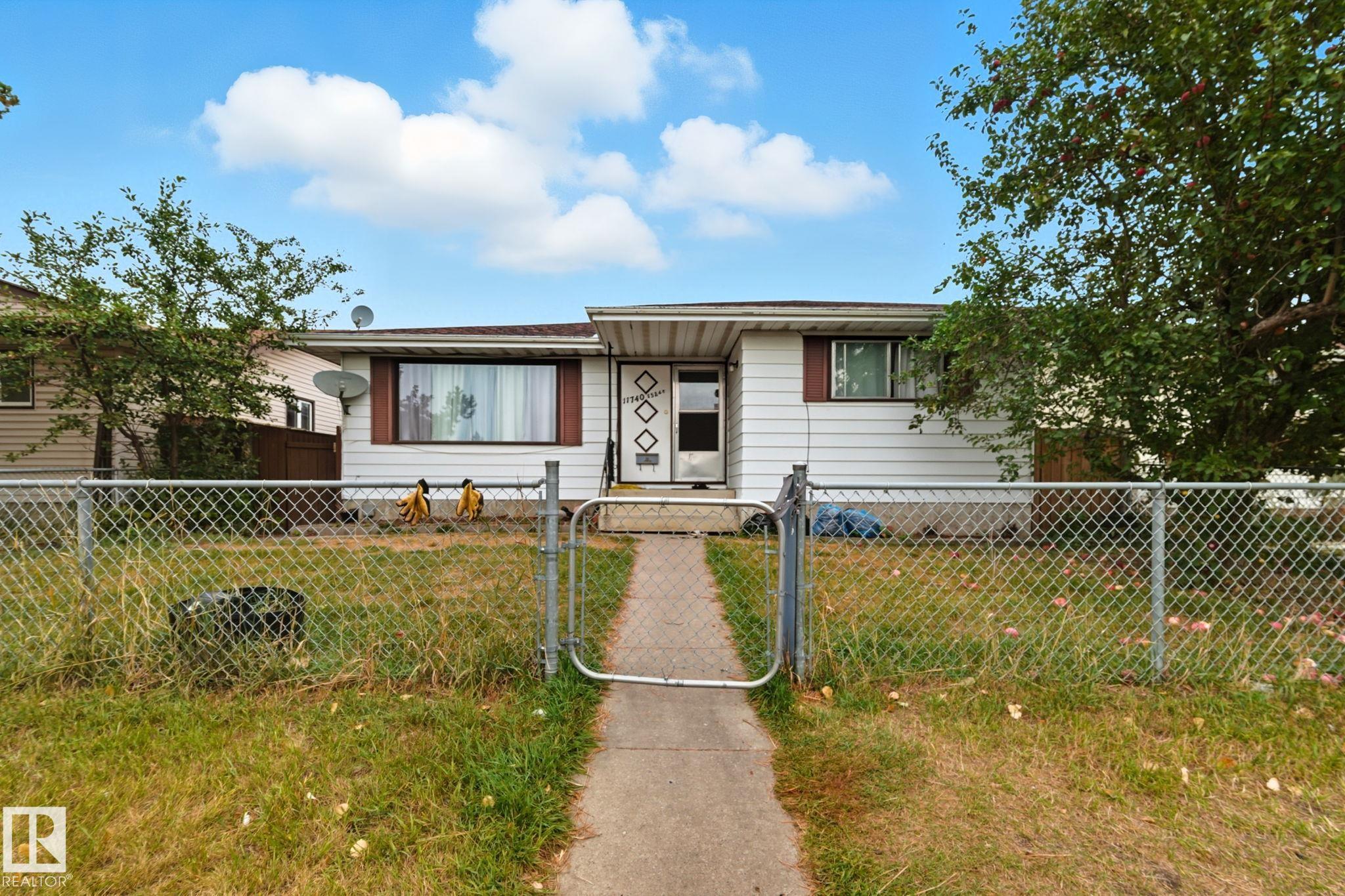 152 Av Nw Unit 11740 Ave, Edmonton, AB T5X 1S8