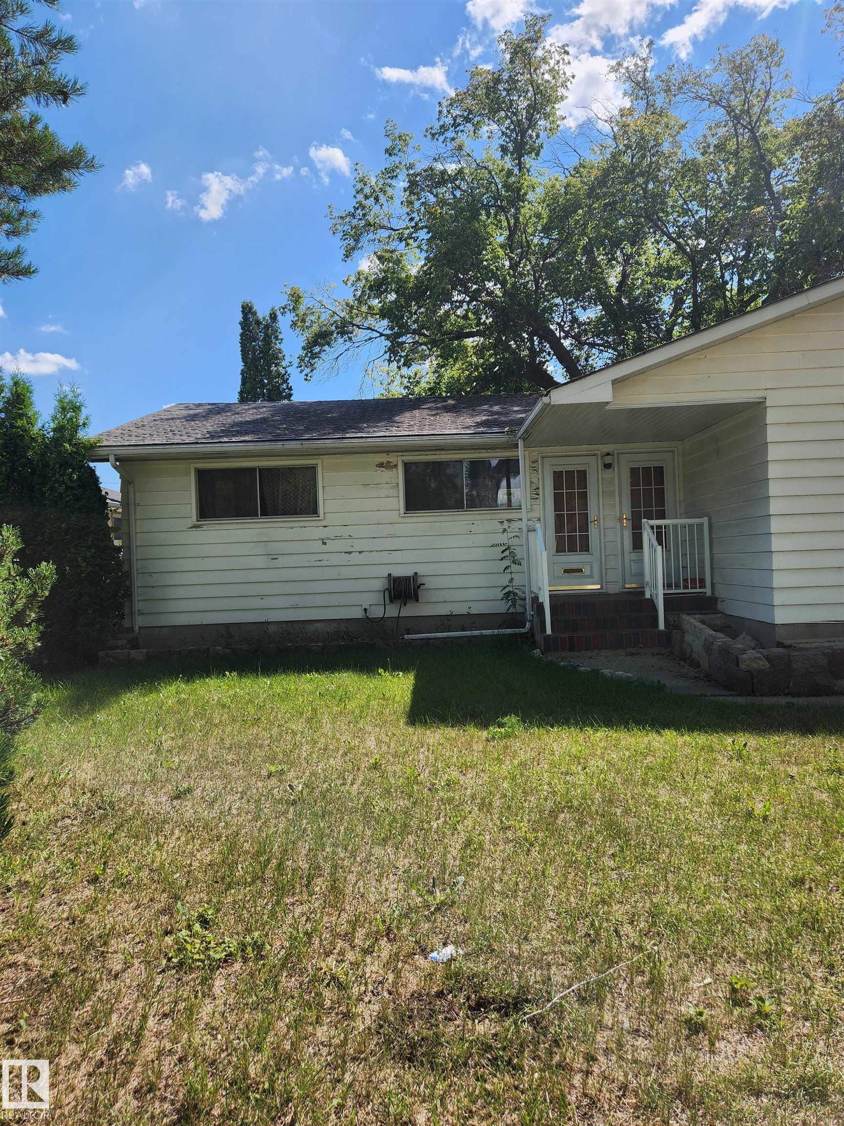 88 Av Nw Unit 16203 Ave, Edmonton, AB T5R 4M5