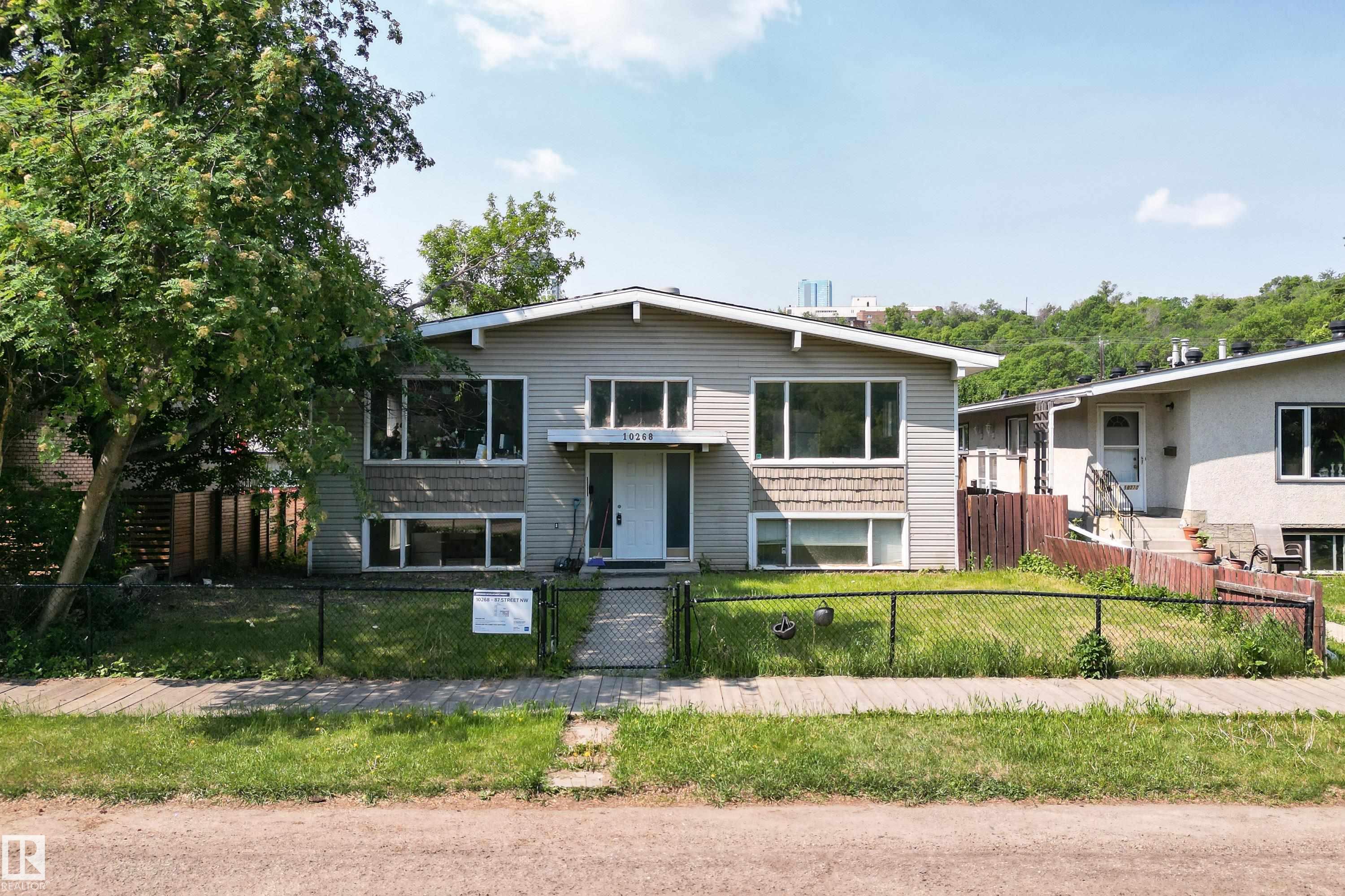 10268 87 Street Northwest #1 4, Edmonton, AB T5H 1N6