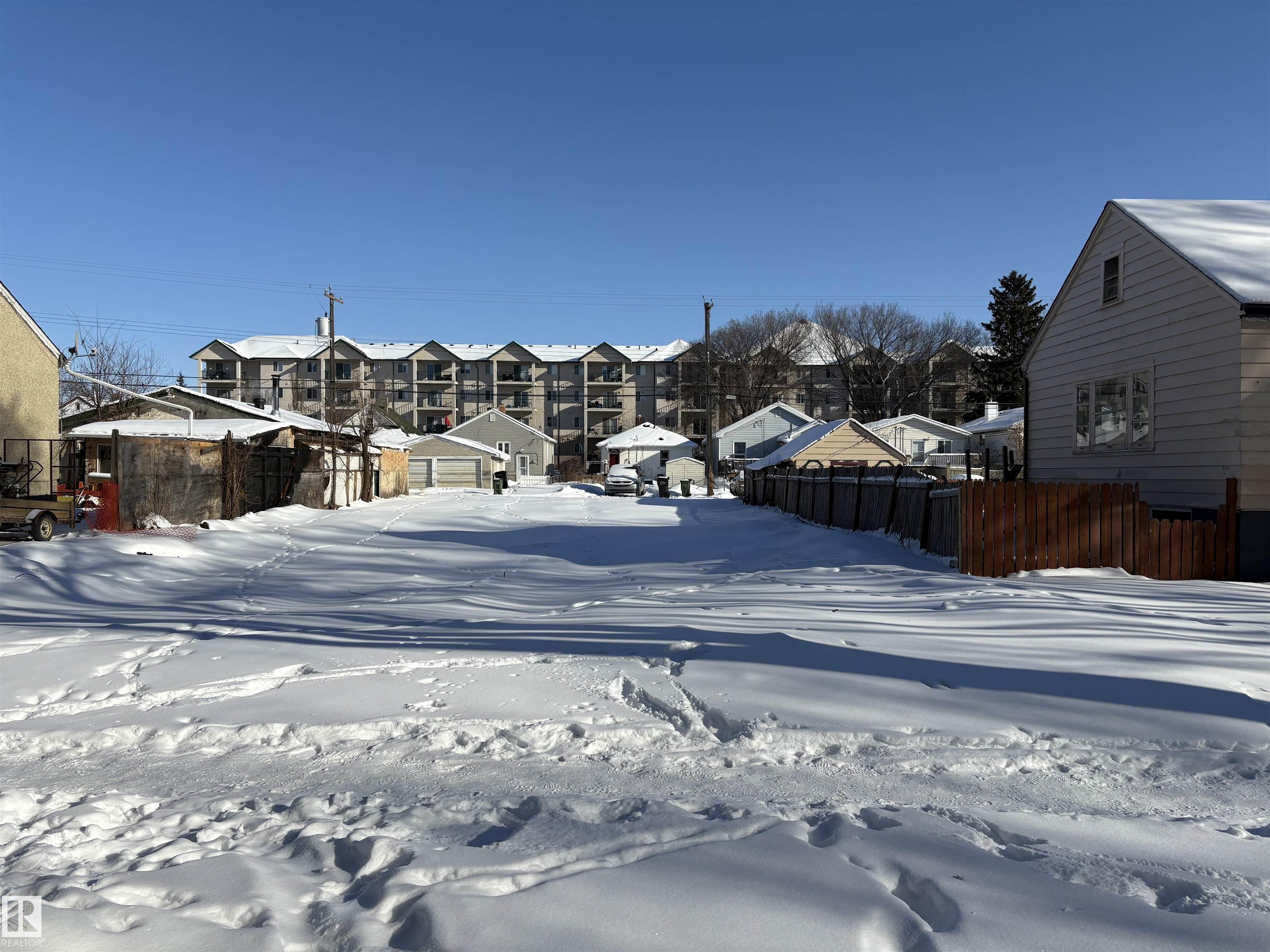 84 St Nw Unit 11331 St, Edmonton, AB T5B 3B3